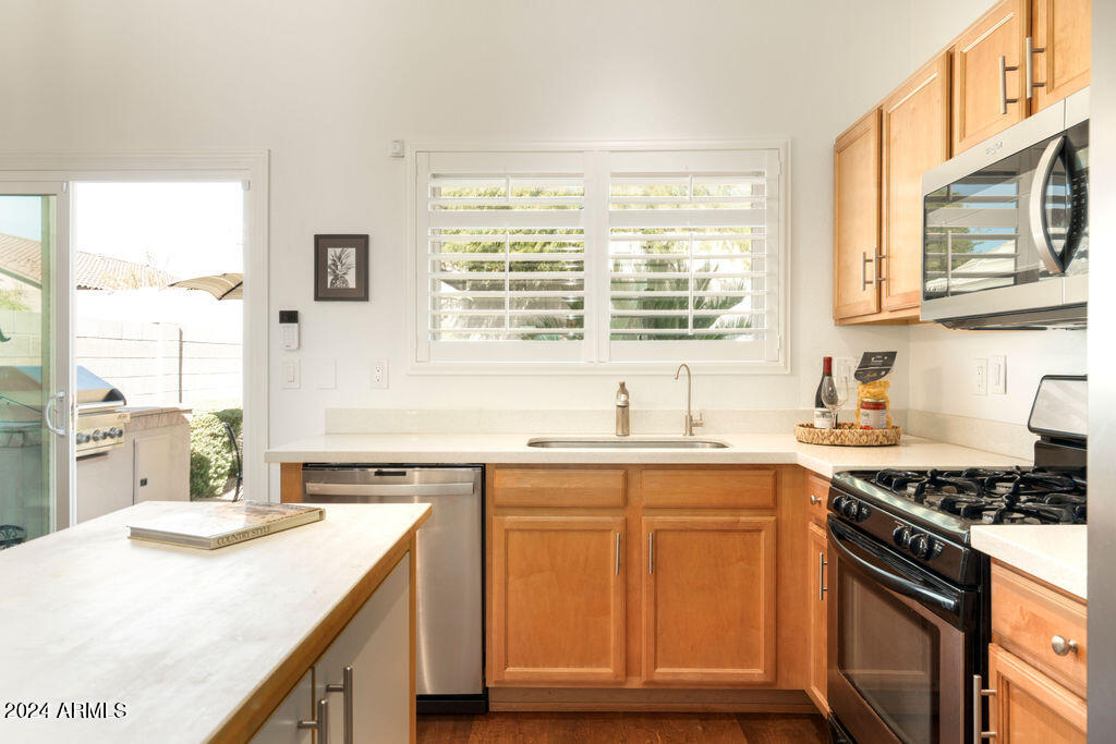 5028 E ROY ROGERS Road