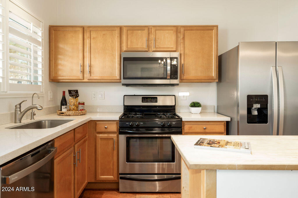 5028 E ROY ROGERS Road