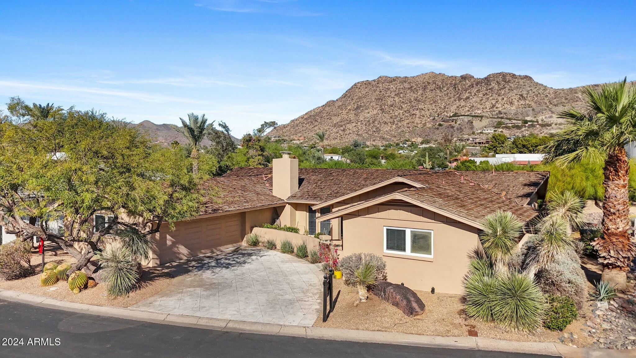 5635 E LINCOLN Drive, 8