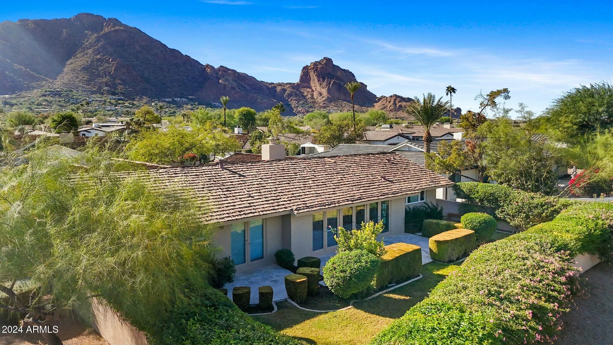 5635 E LINCOLN Drive, 8