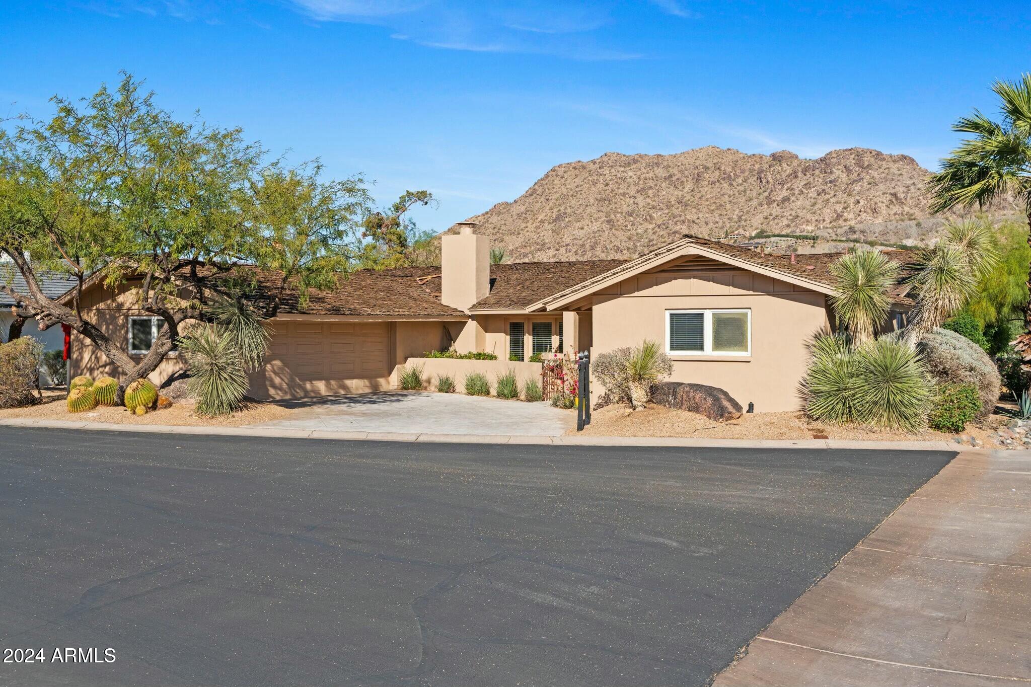 5635 E LINCOLN Drive, 8