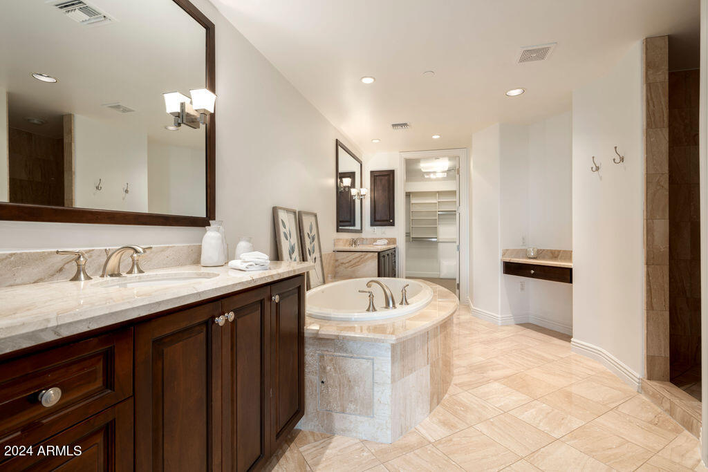 7181 E CAMELBACK Road, 1106