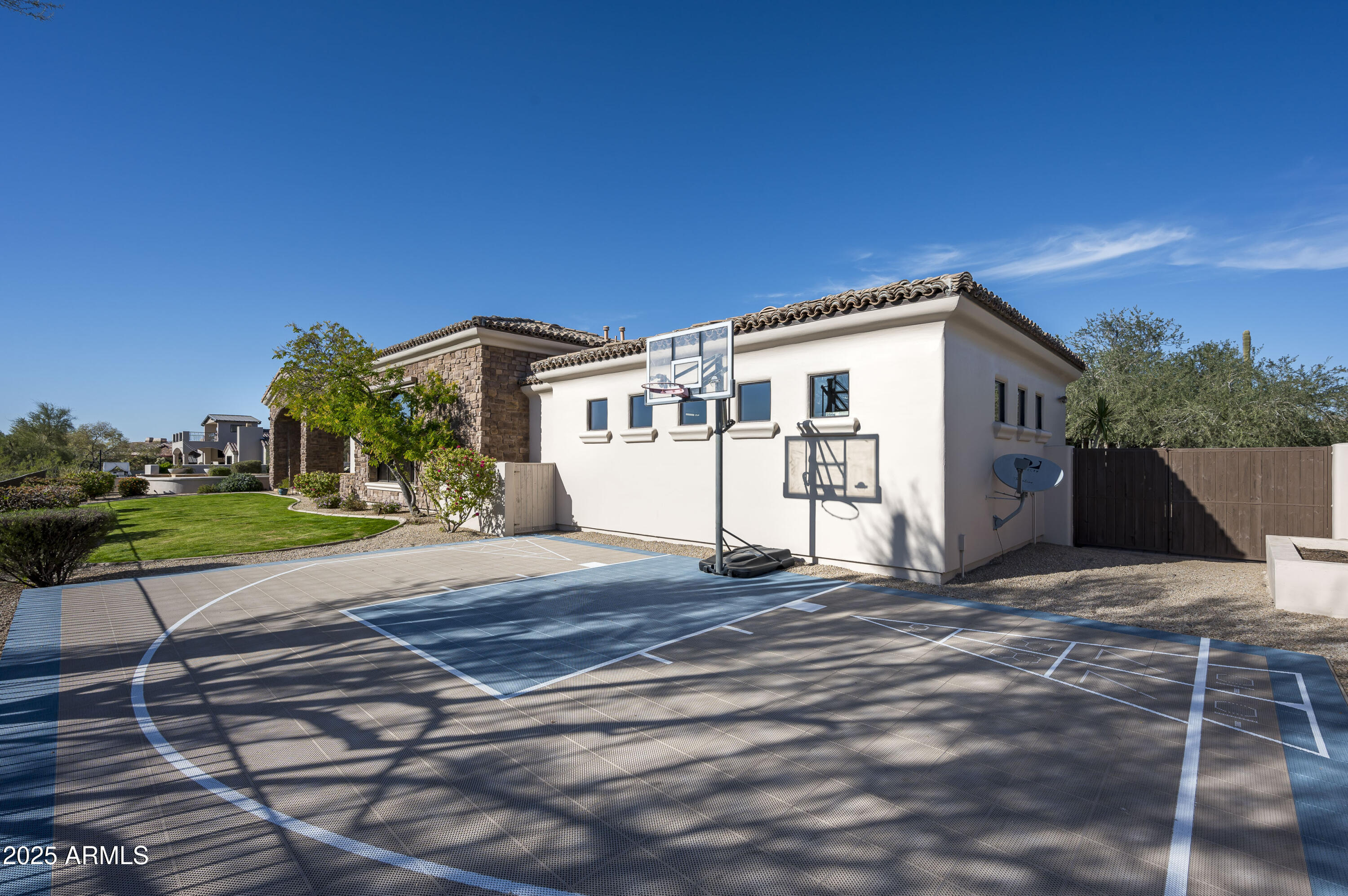 8567 E OVERLOOK Drive