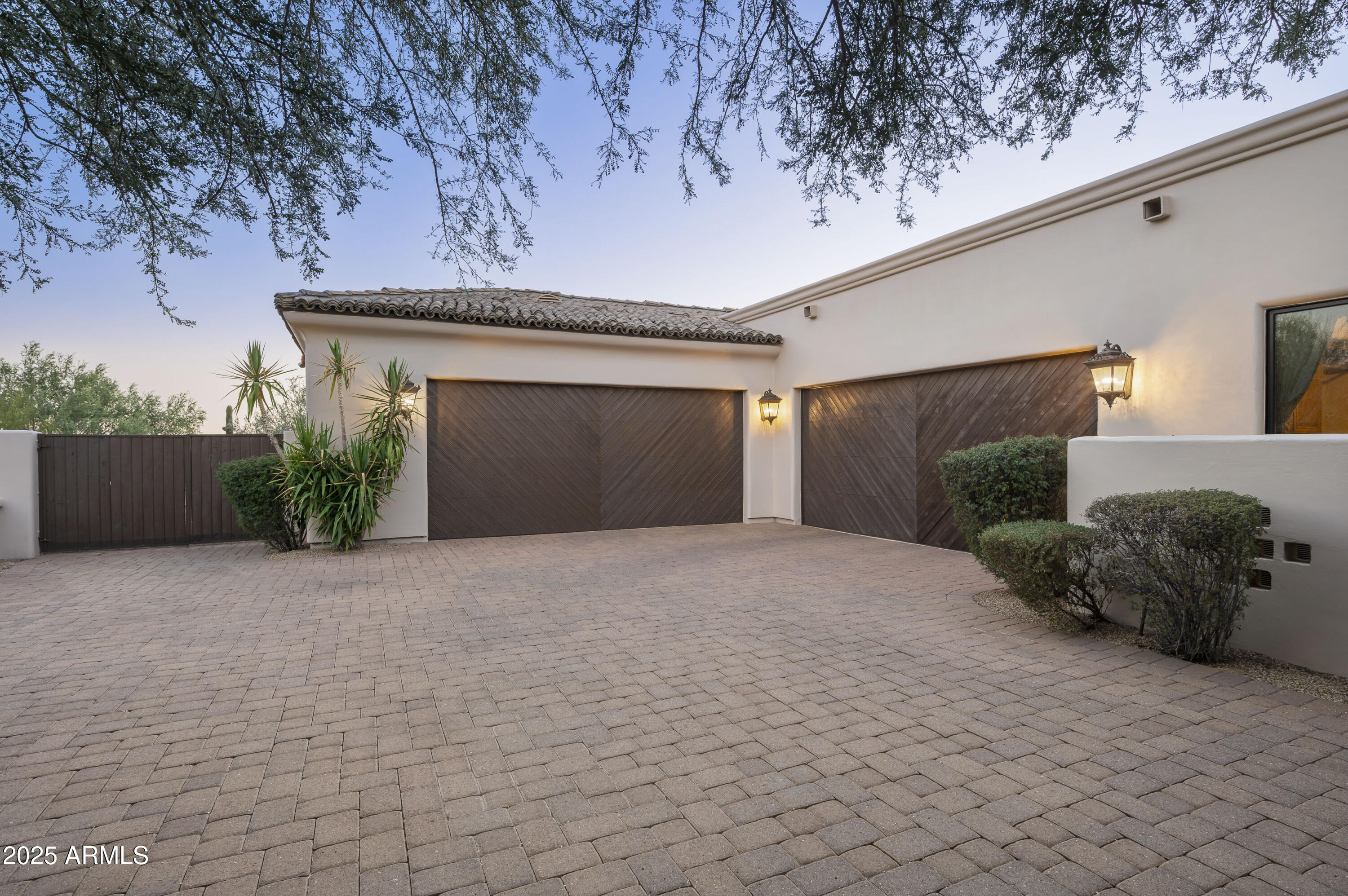 8567 E OVERLOOK Drive