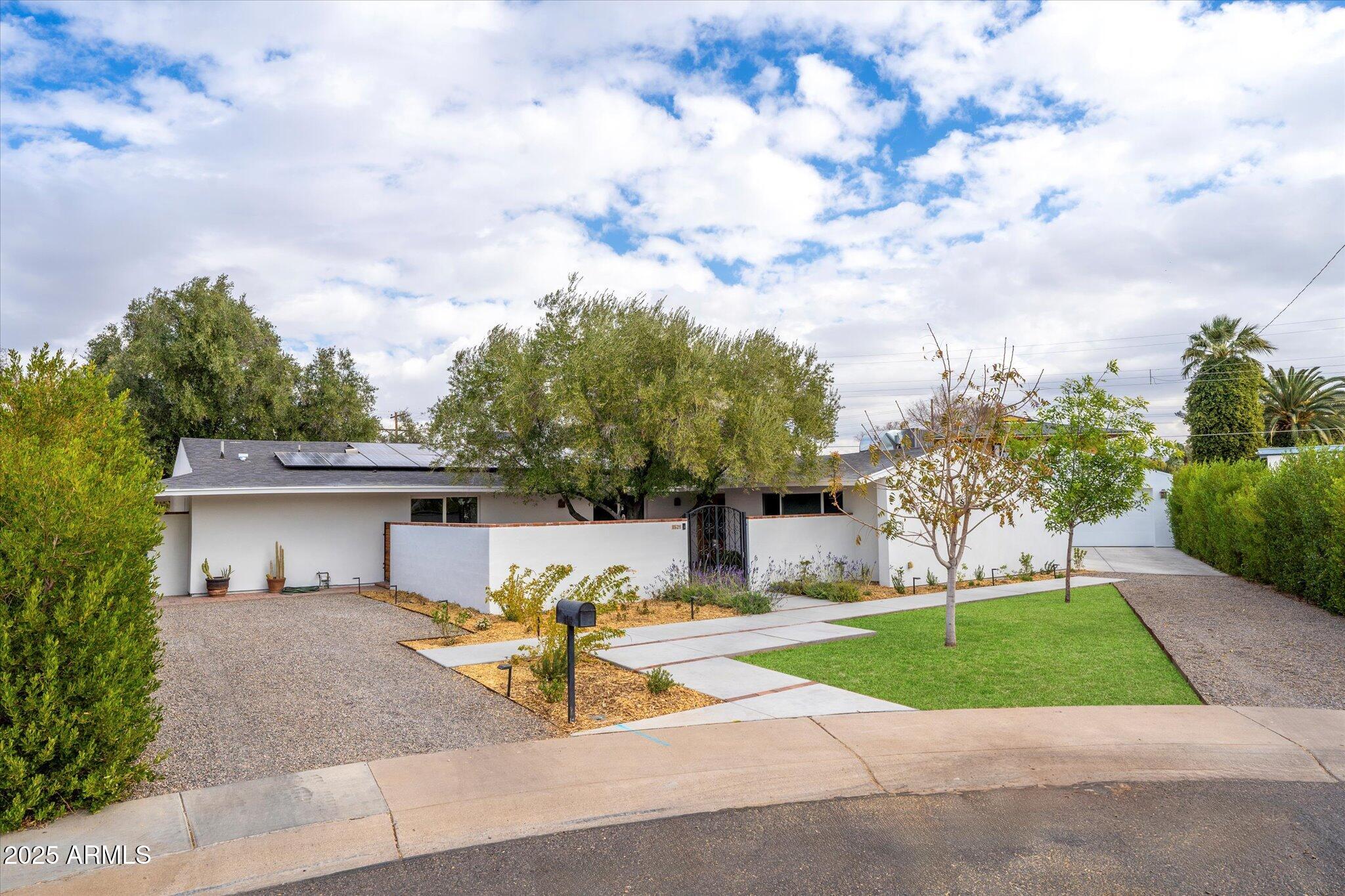 8521 N 15TH Drive