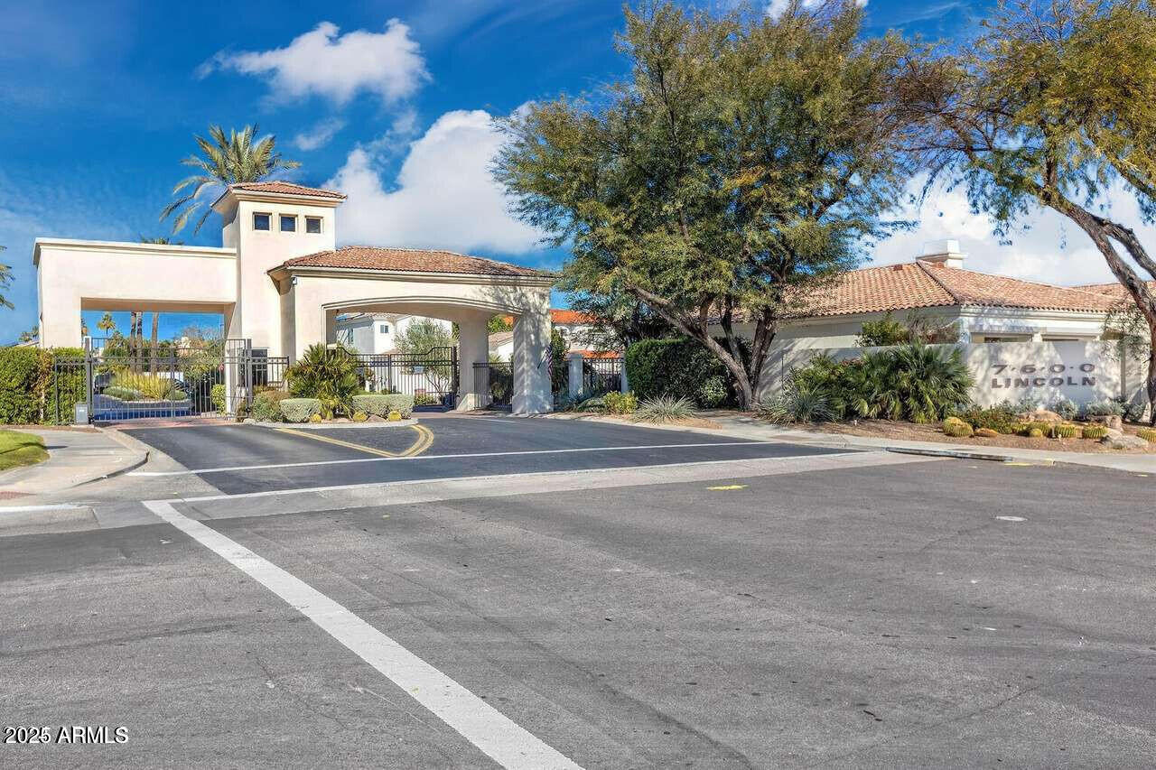 7670 E SIERRA VISTA Drive