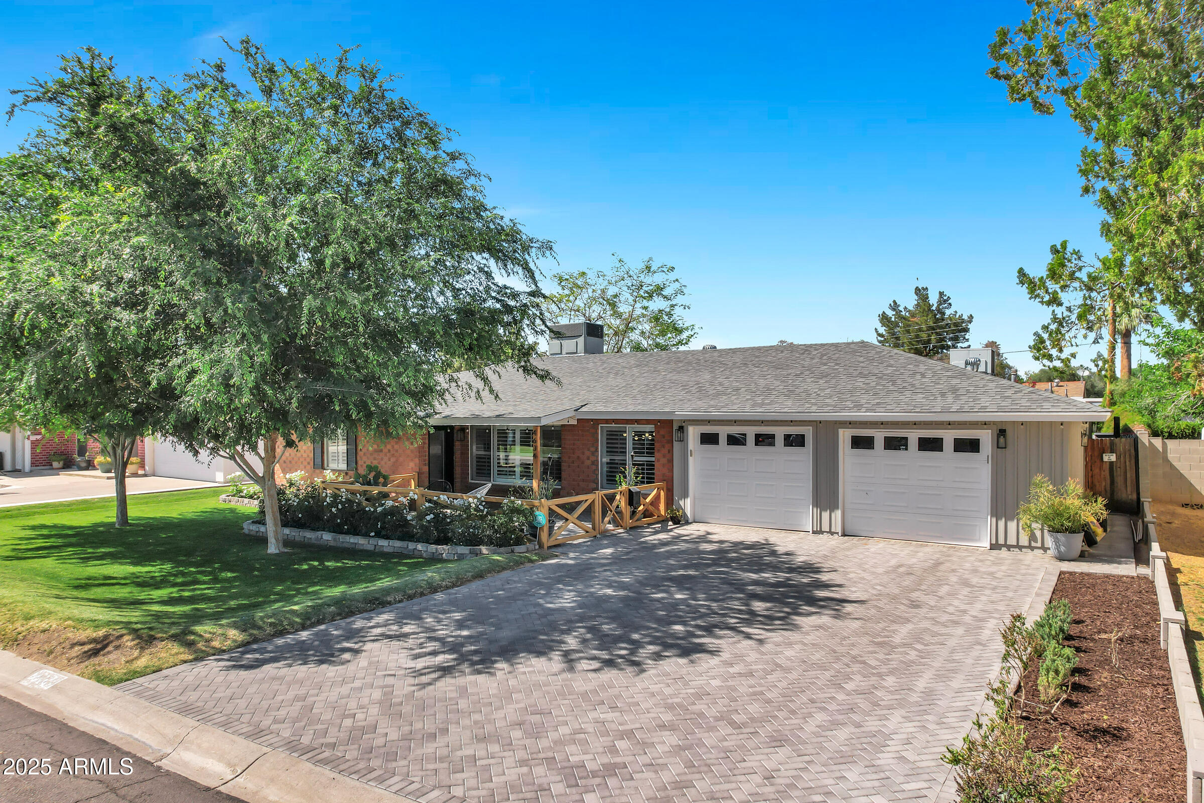 4634 E WILSHIRE Drive