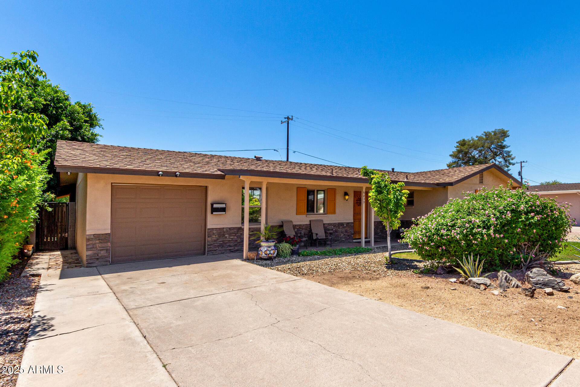 6839 E EARLL Drive