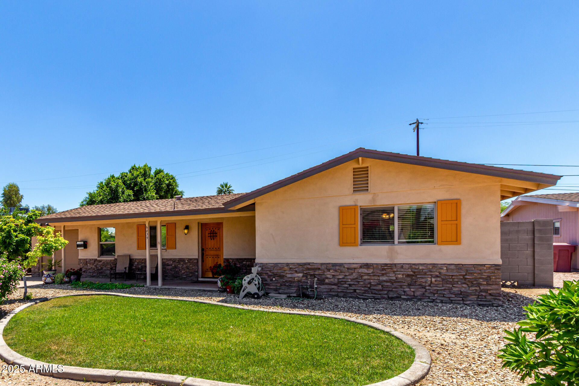 6839 E EARLL Drive