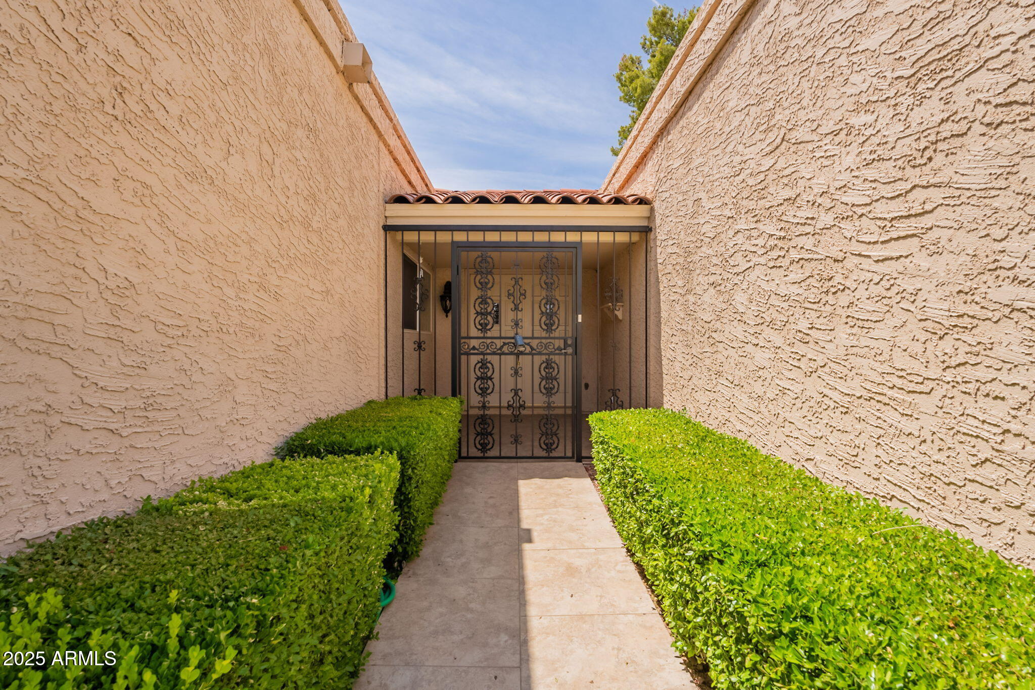 8171 E DEL CAVERNA Drive