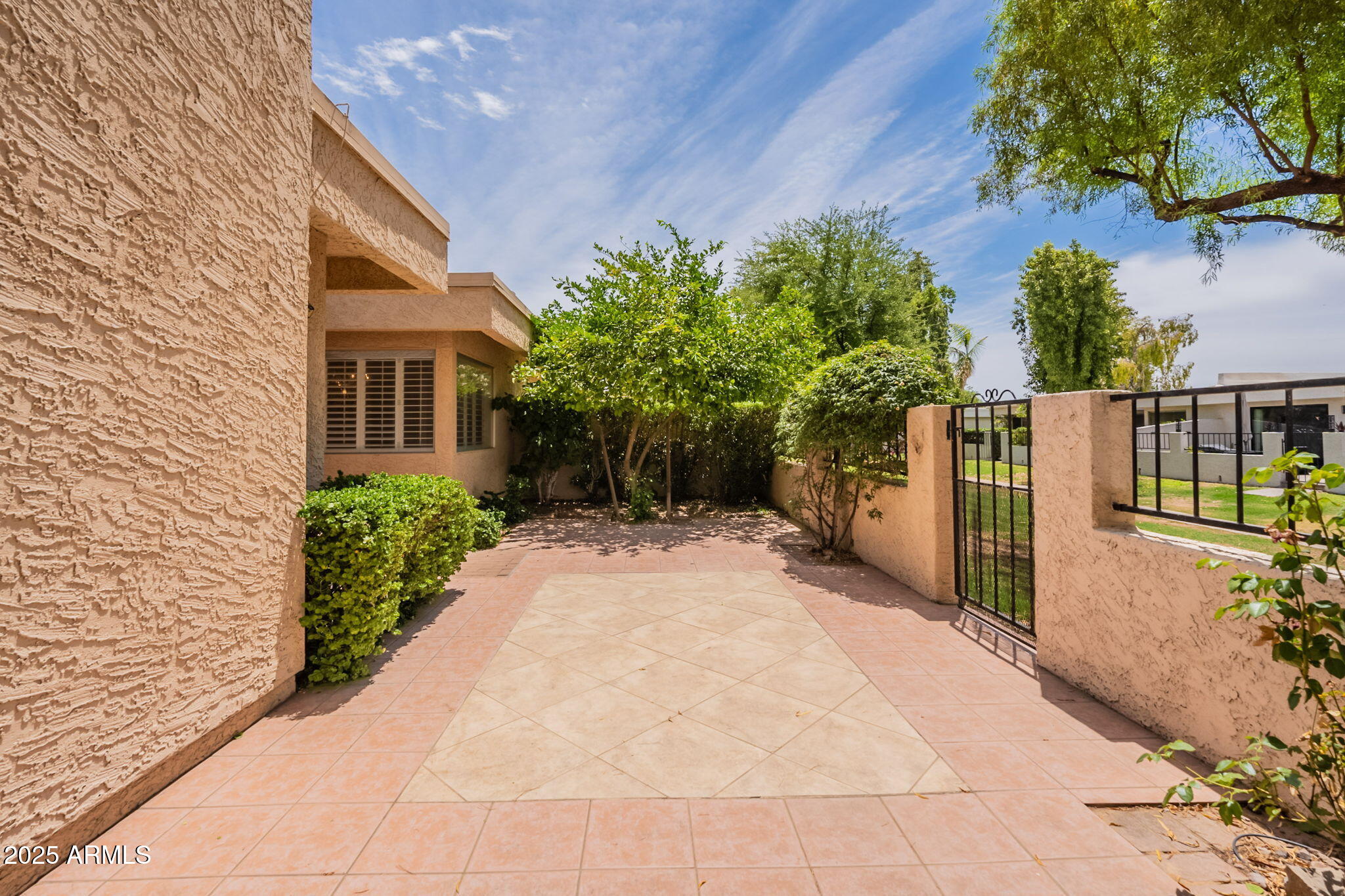 8171 E DEL CAVERNA Drive