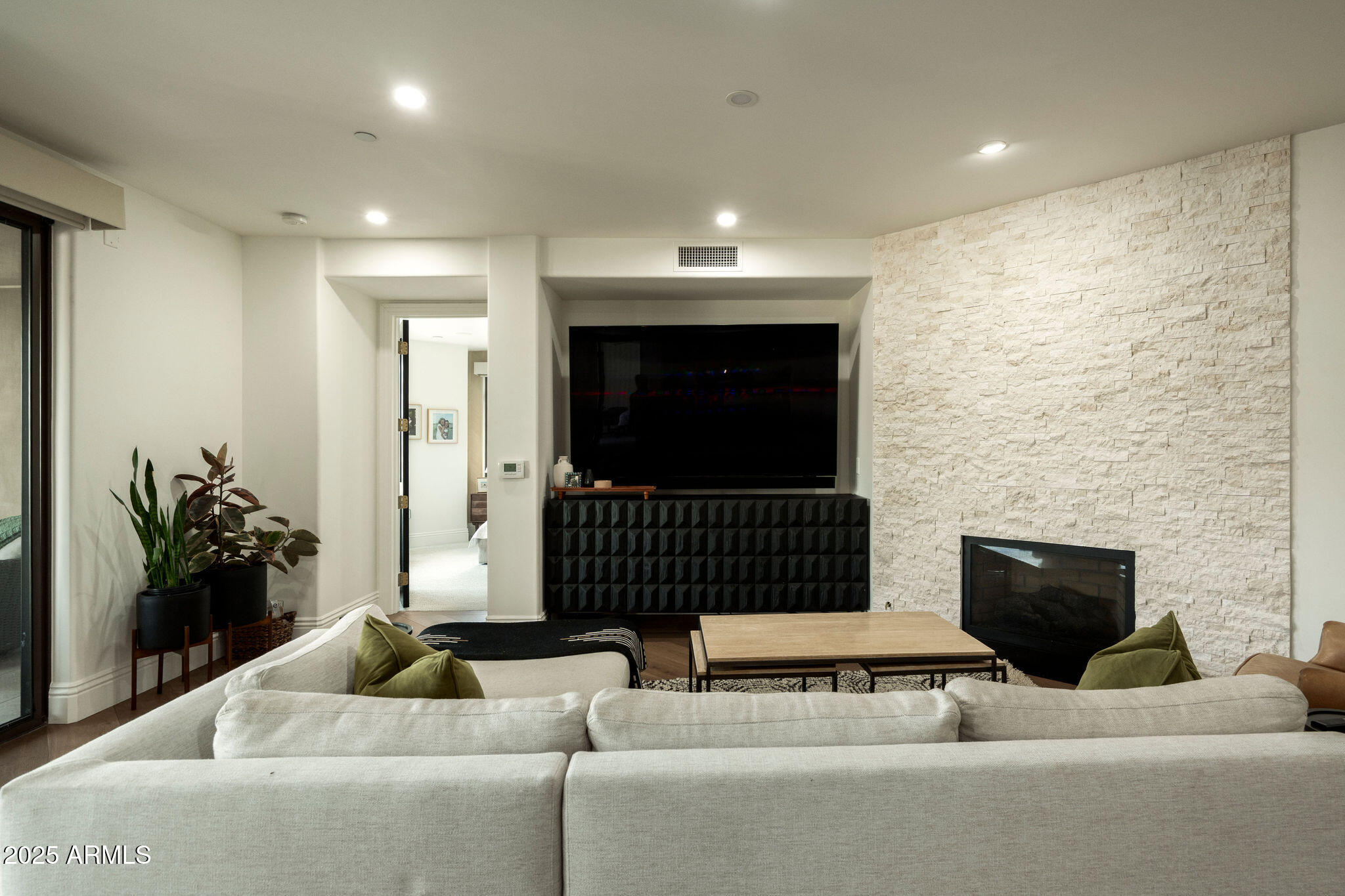 7175 E CAMELBACK Road, 401