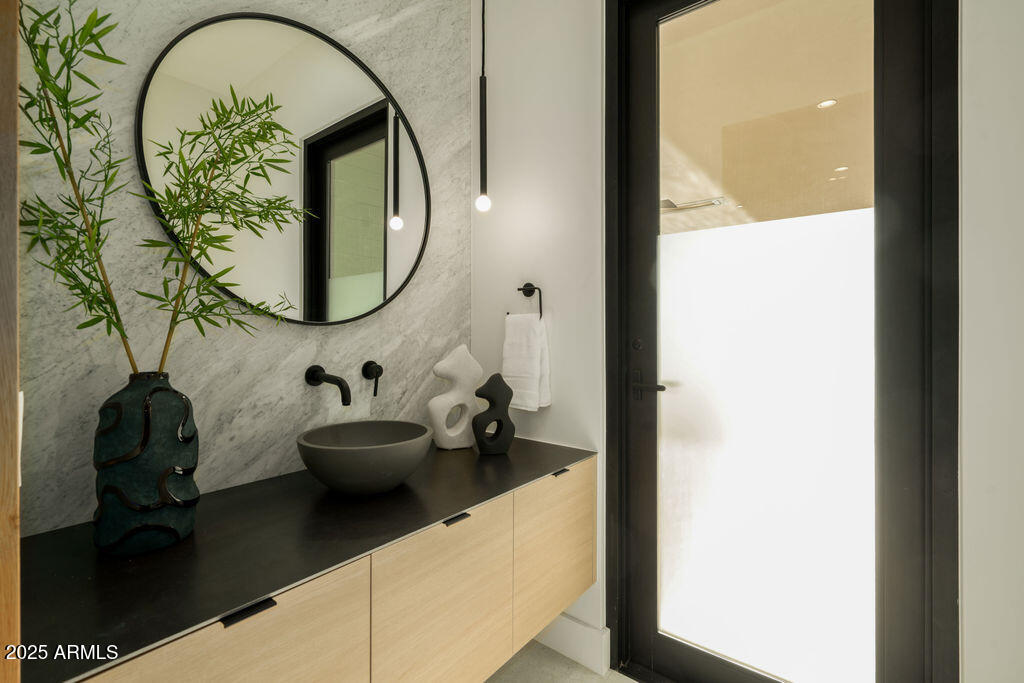 6209 N CASA BLANCA Drive