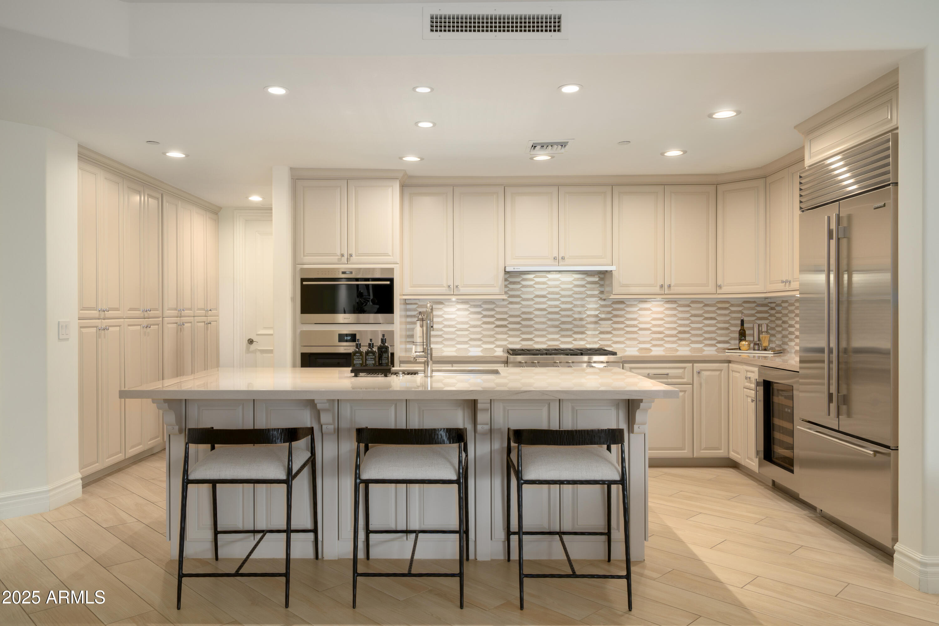 7175 E CAMELBACK Road, 301