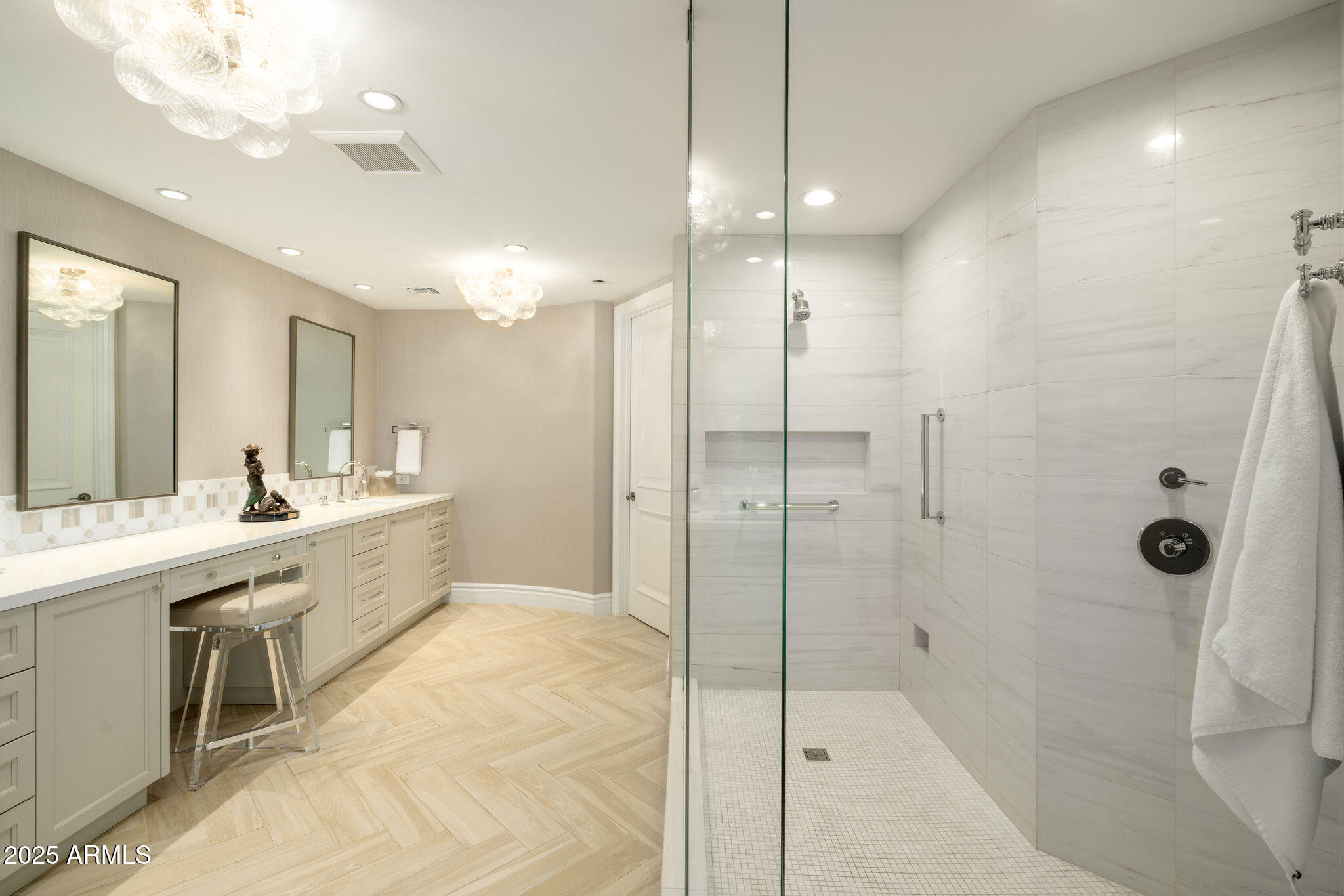 7175 E CAMELBACK Road, 301