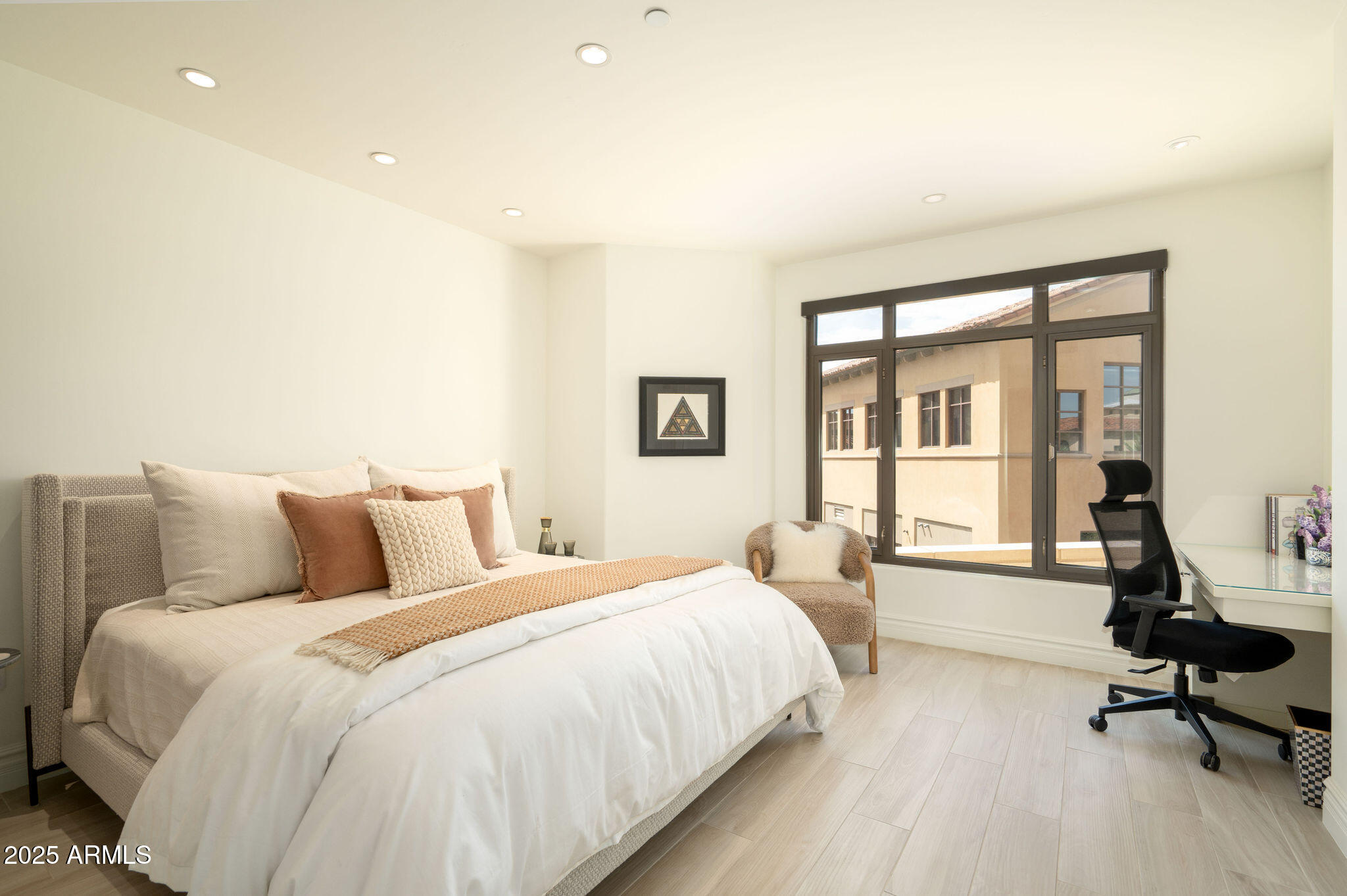 7175 E CAMELBACK Road, 301