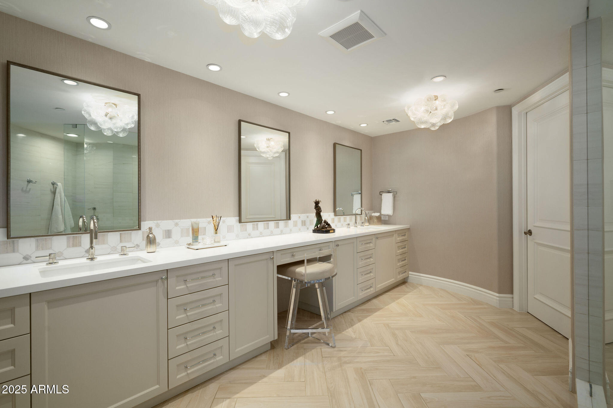 7175 E CAMELBACK Road, 301