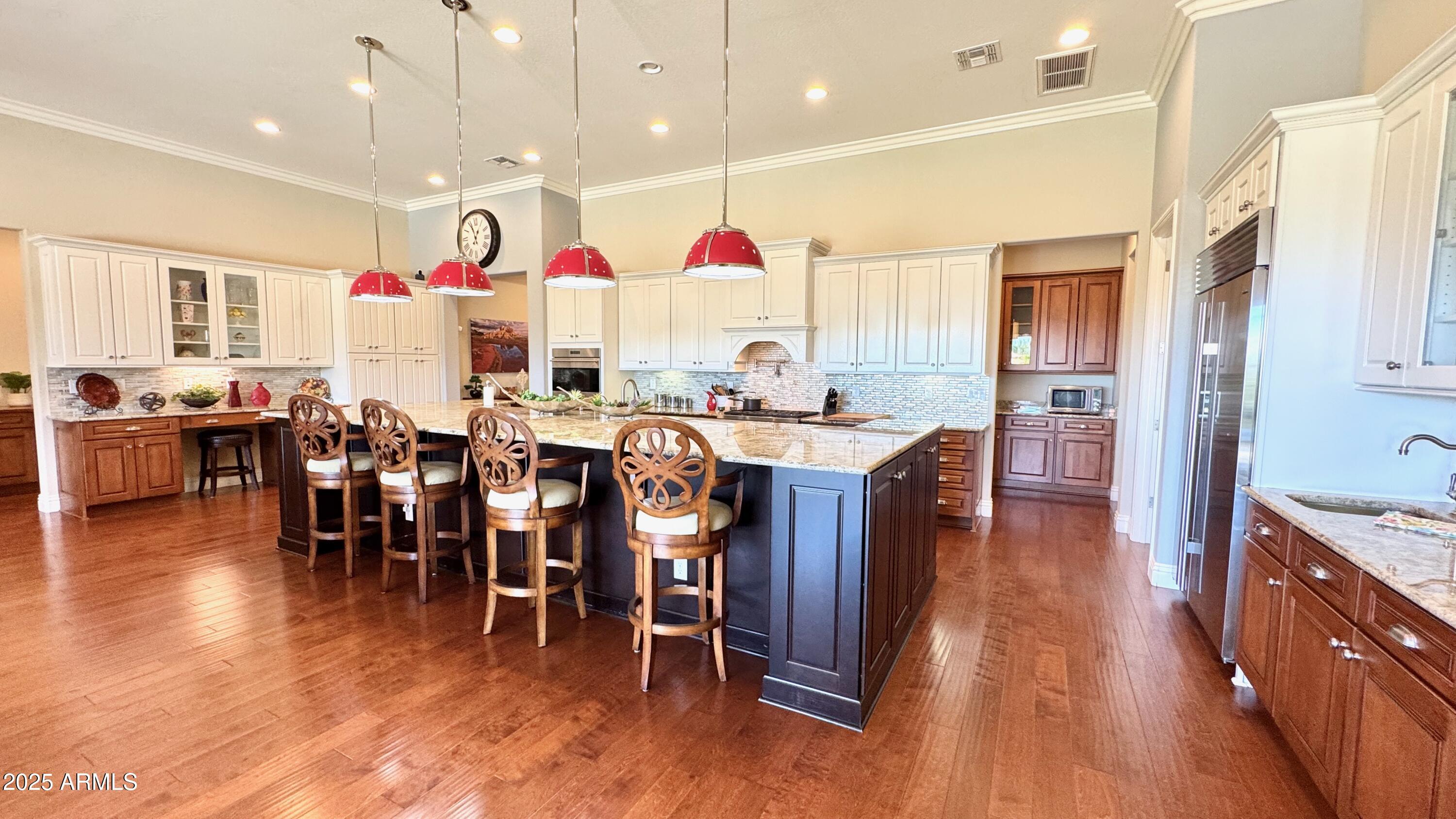 6125 E HODGES Street