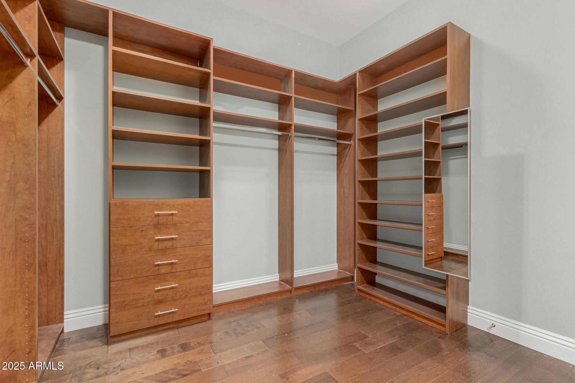 6125 E HODGES Street