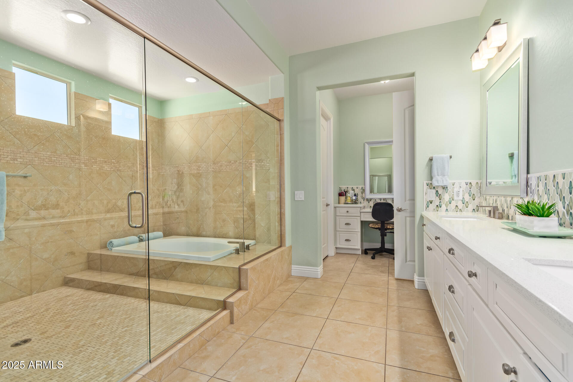 6125 E HODGES Street