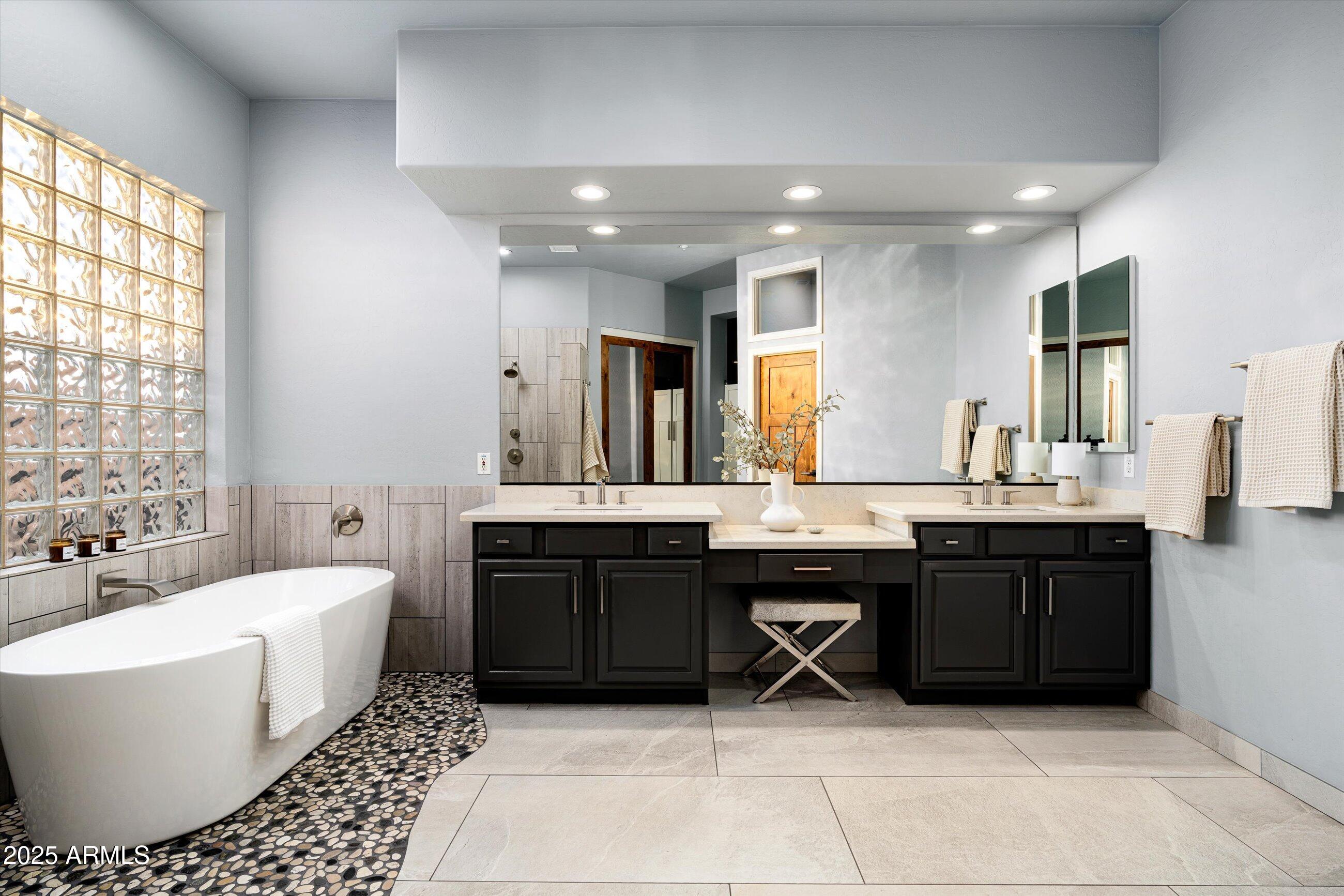 11115 E WINCHCOMB Drive, Scottsdale