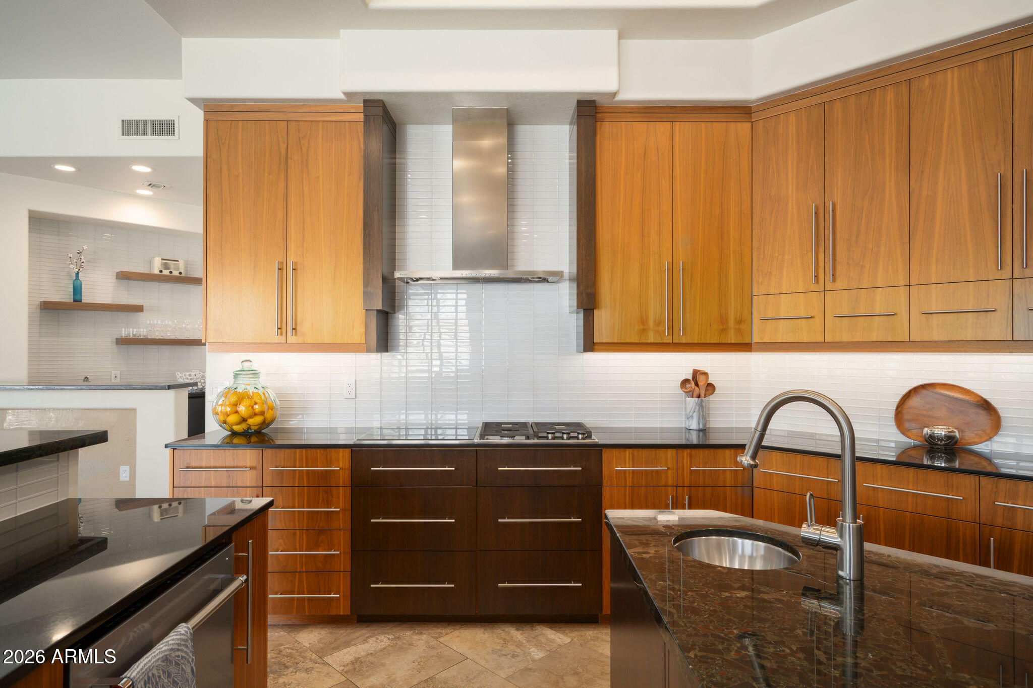 7124 E FOOTHILL Drive