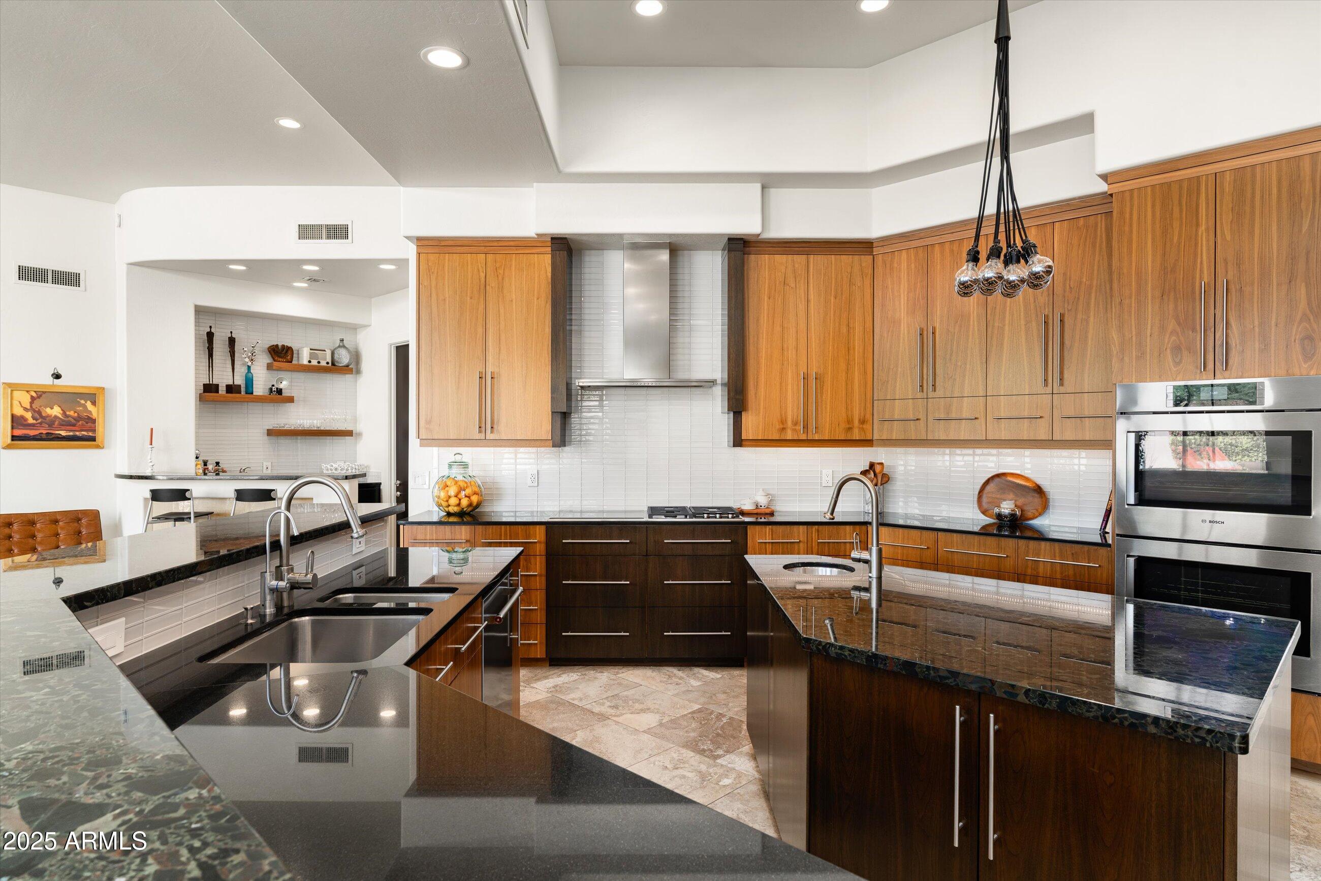 7124 E FOOTHILL Drive