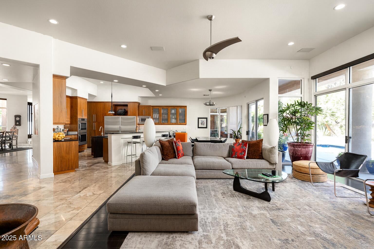 7124 E FOOTHILL Drive