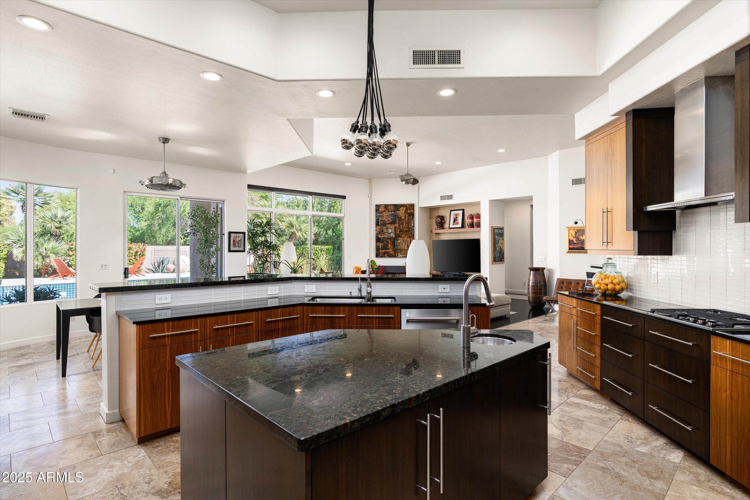 7124 E FOOTHILL Drive