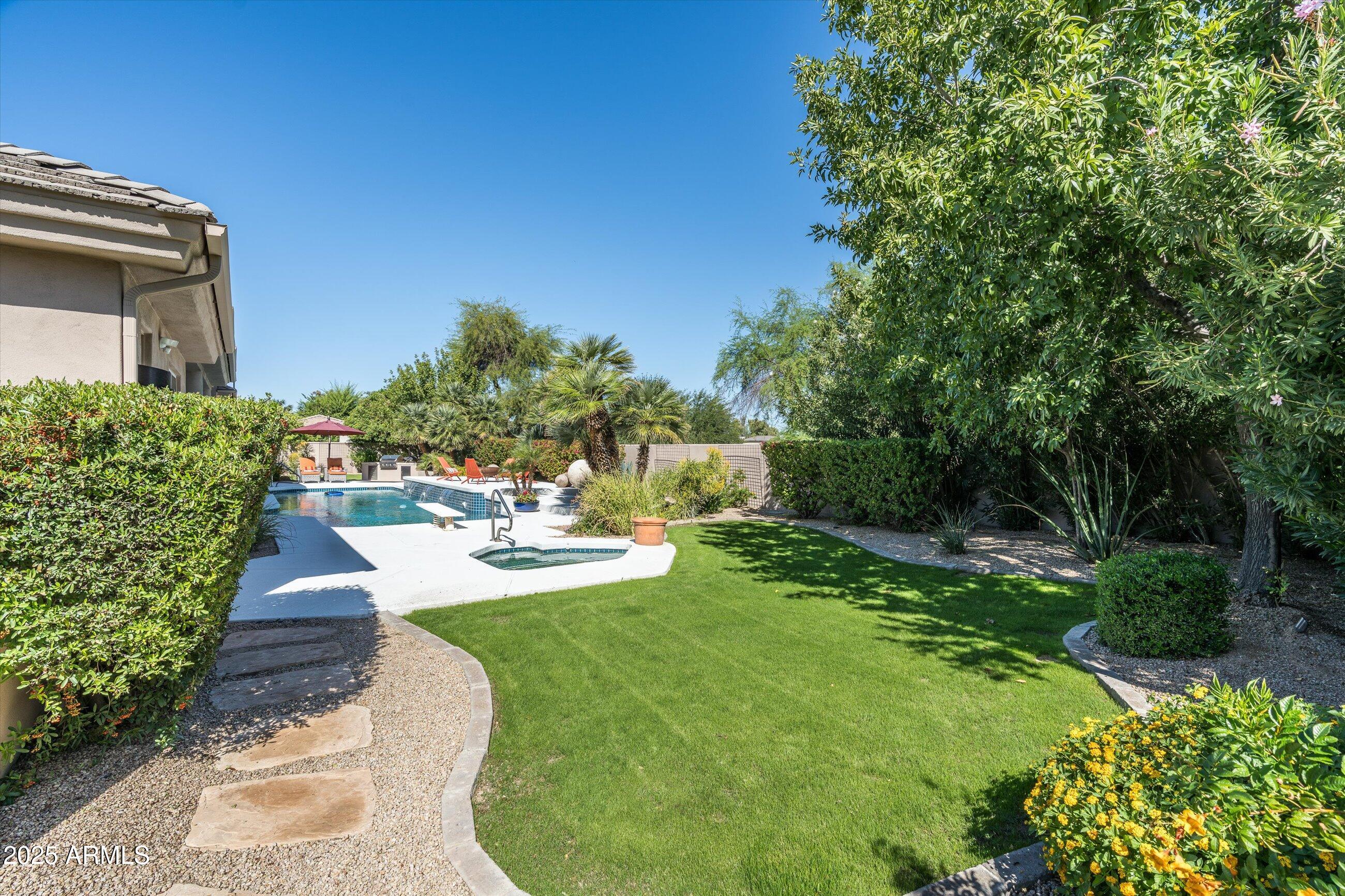 7124 E FOOTHILL Drive