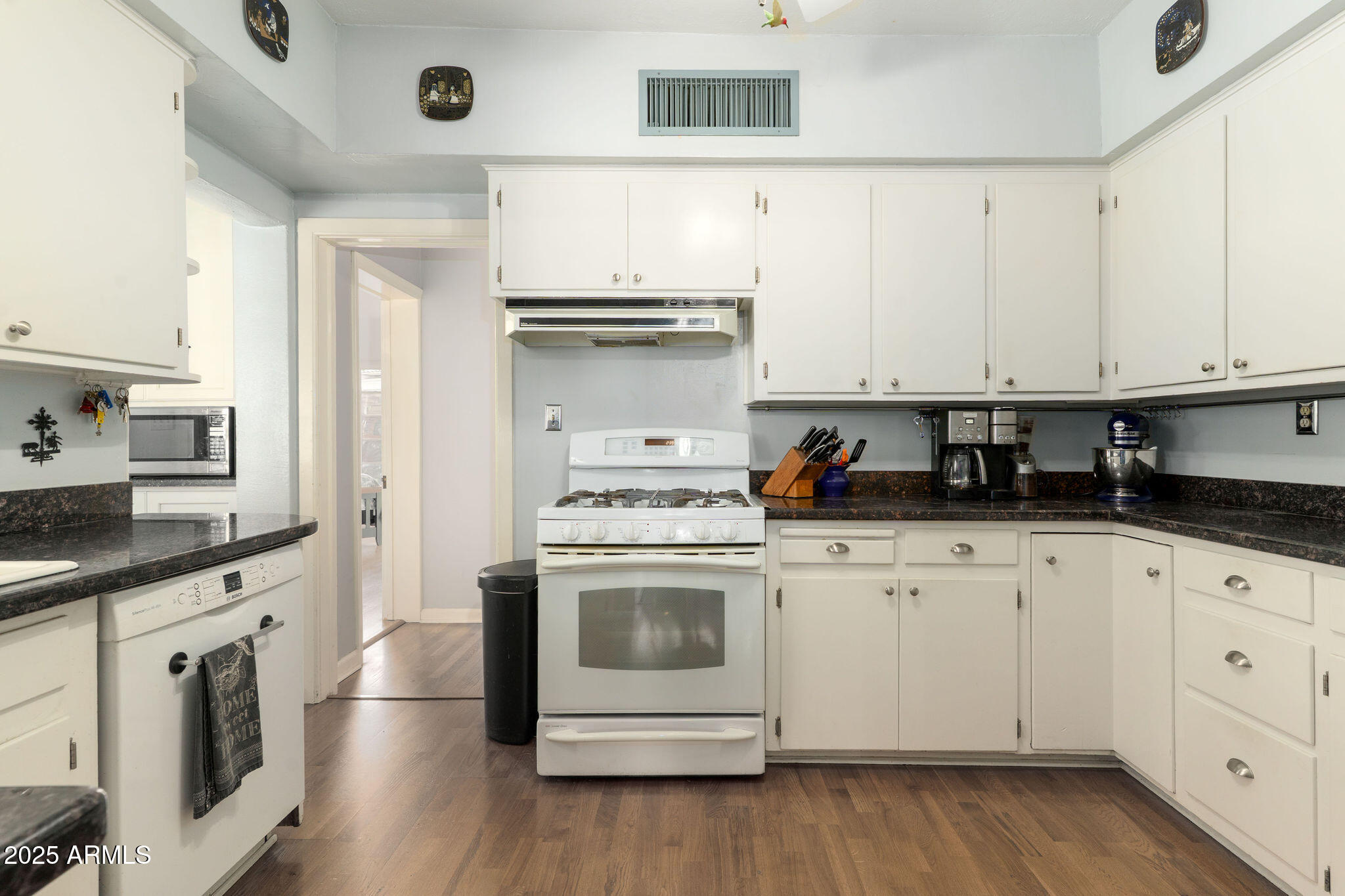 125 E MARYLAND Avenue