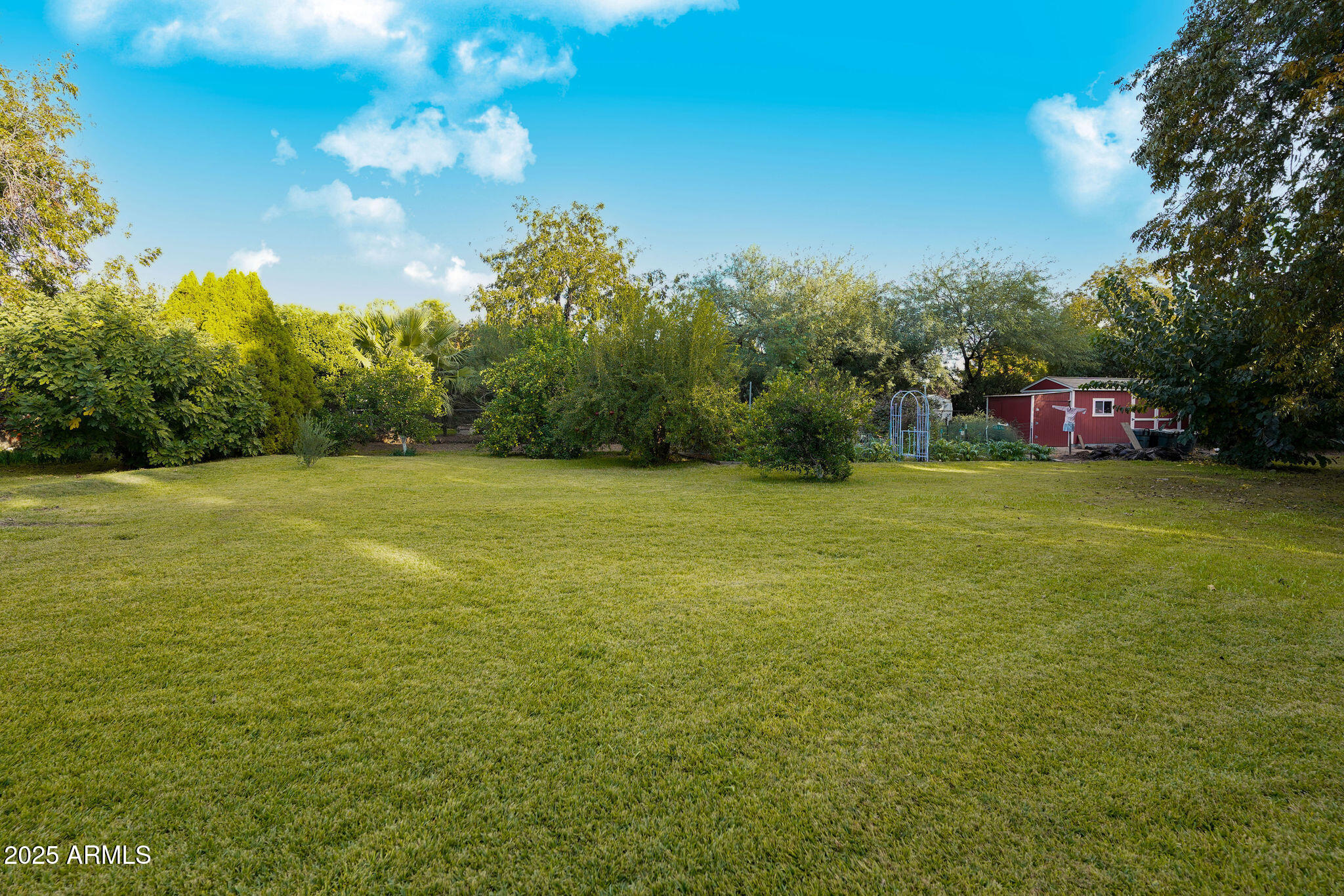 125 E MARYLAND Avenue