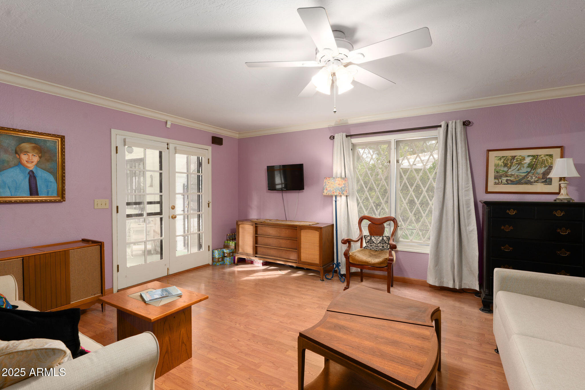 125 E MARYLAND Avenue