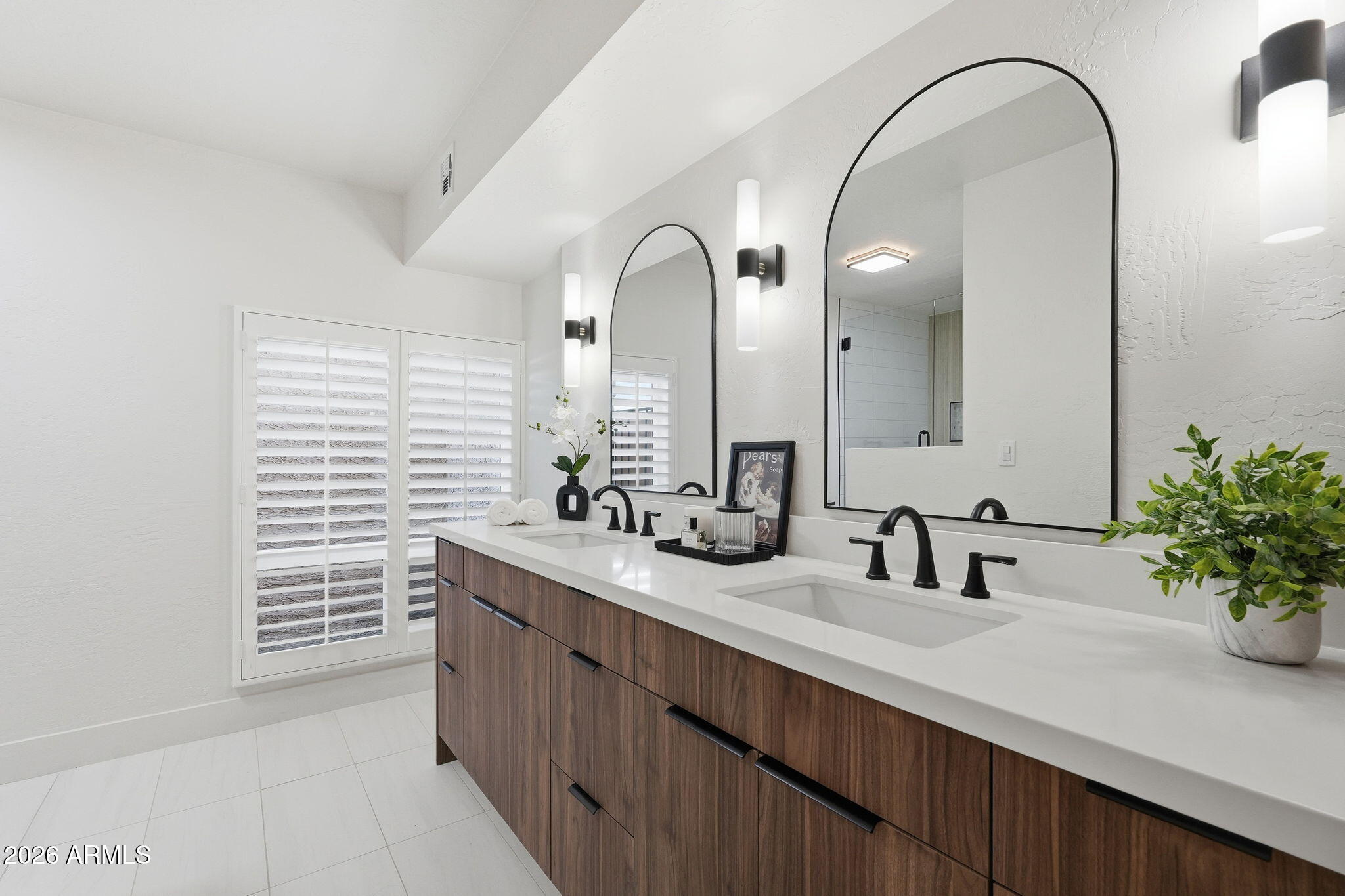 8171 E DEL CAVERNA Drive