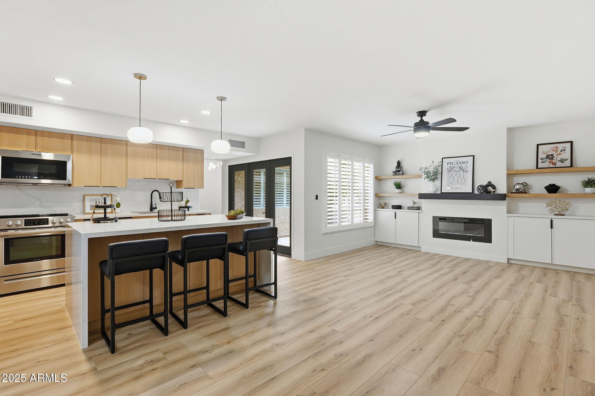 8171 E DEL CAVERNA Drive