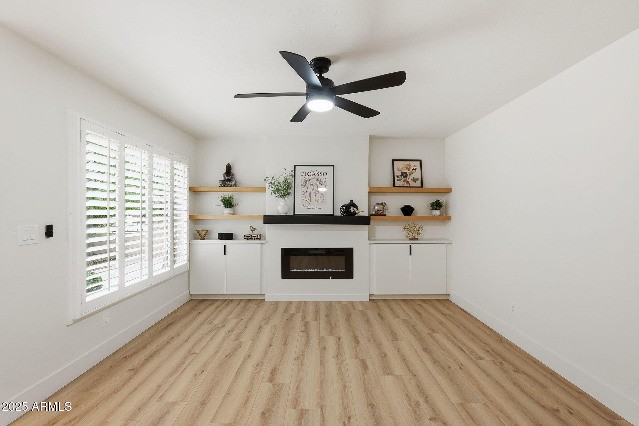 8171 E DEL CAVERNA Drive