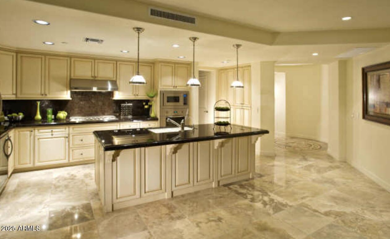 7181 E Camelback Road 901