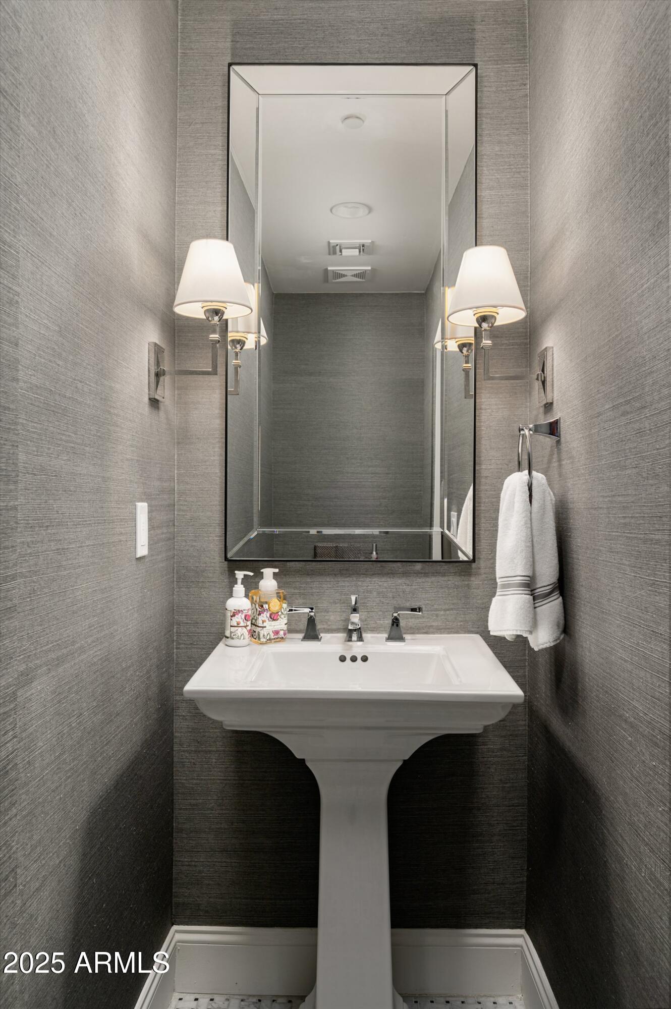 9483 E ROCKWOOD Drive