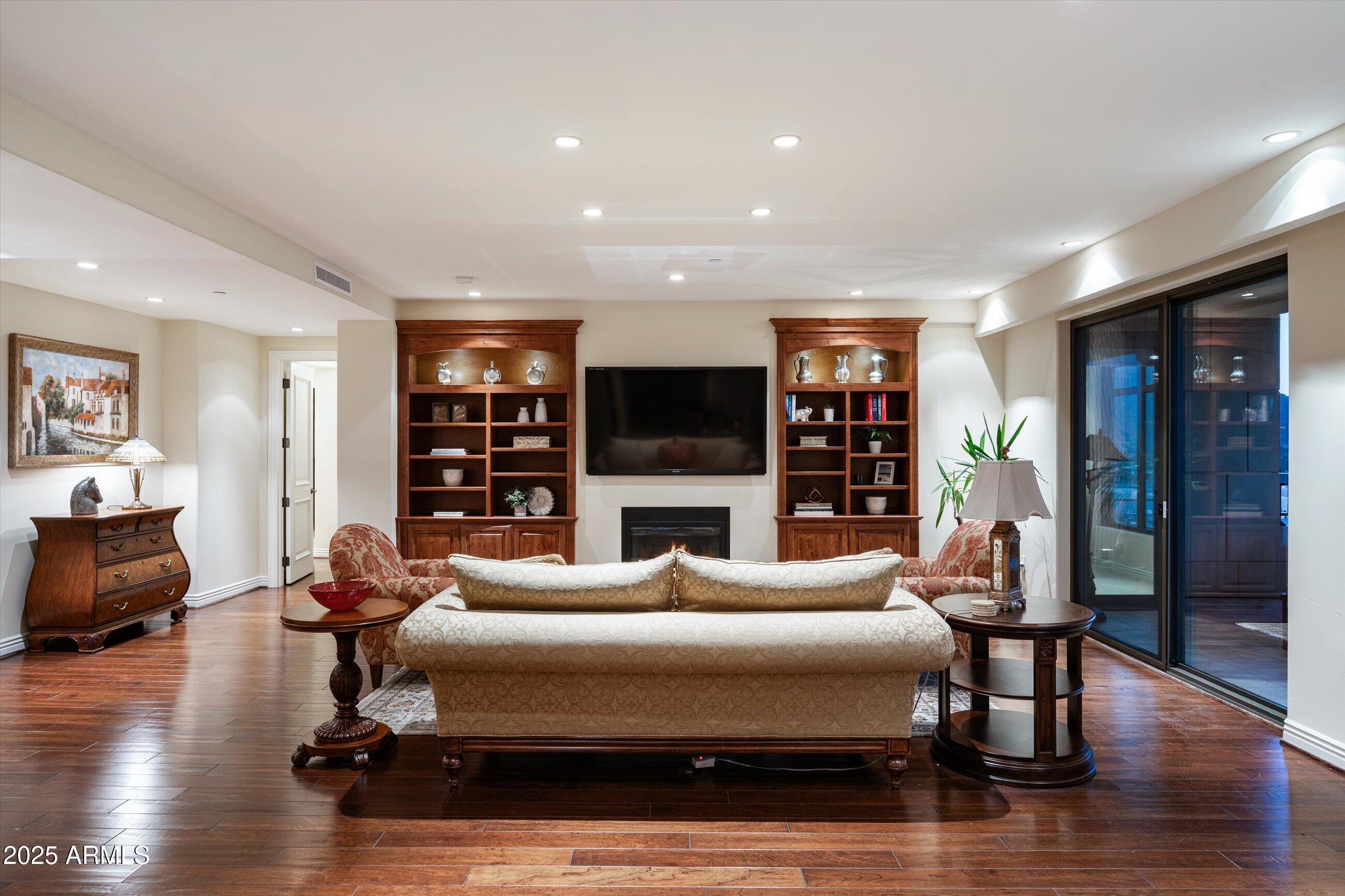 7181 E Camelback Road 1202