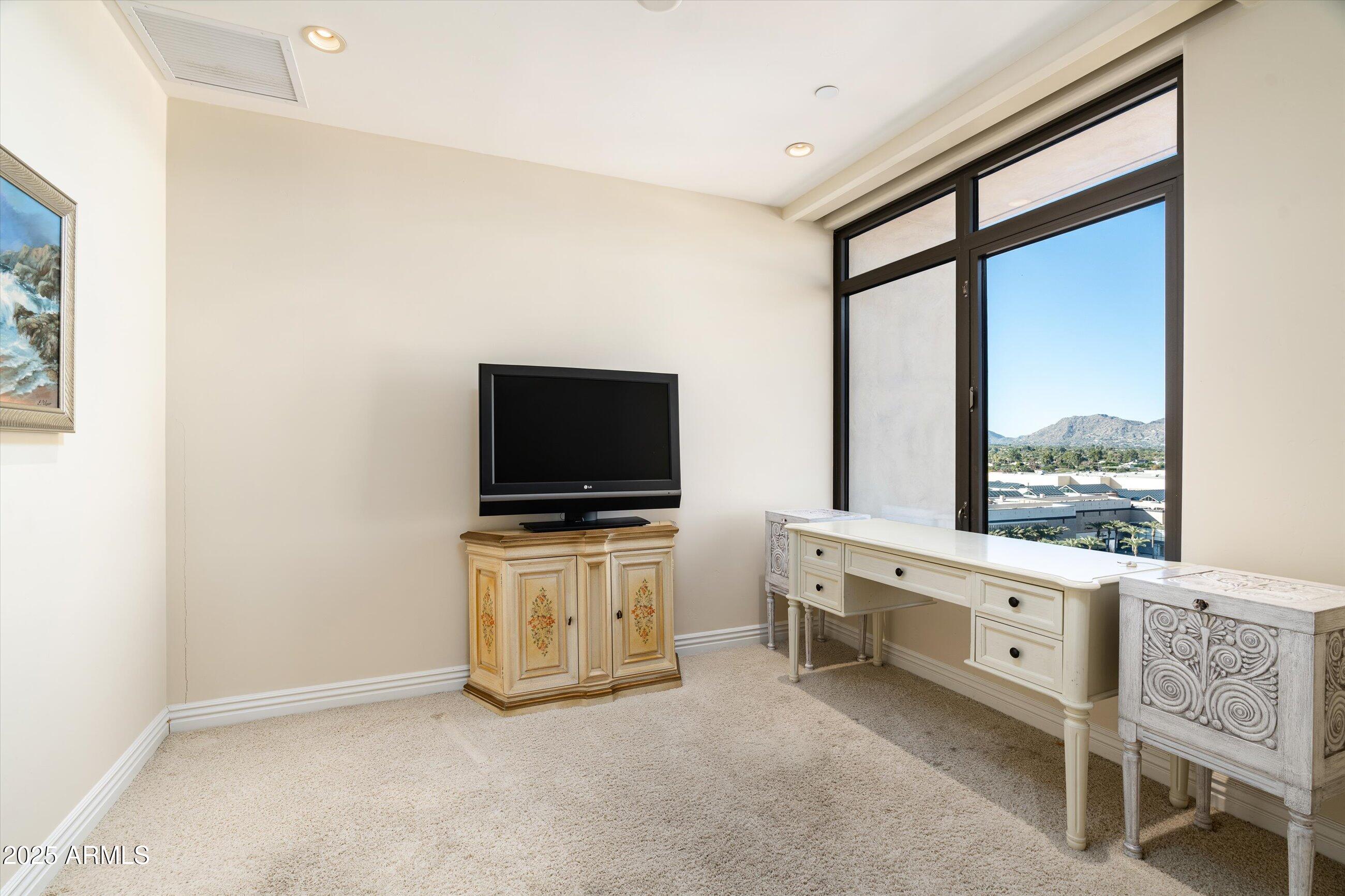 7181 E Camelback Road 1202