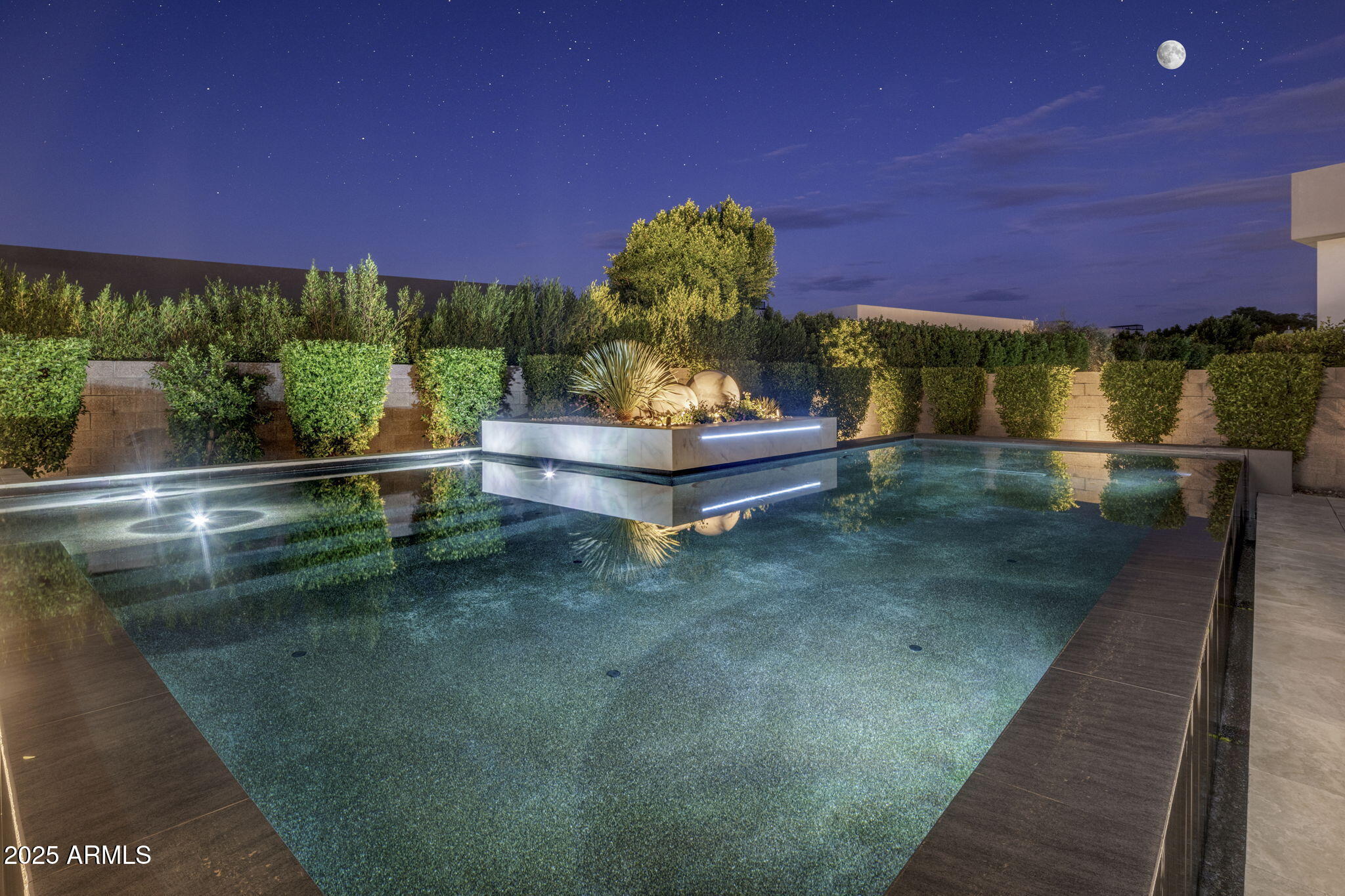 6914 E Cactus Wren Road