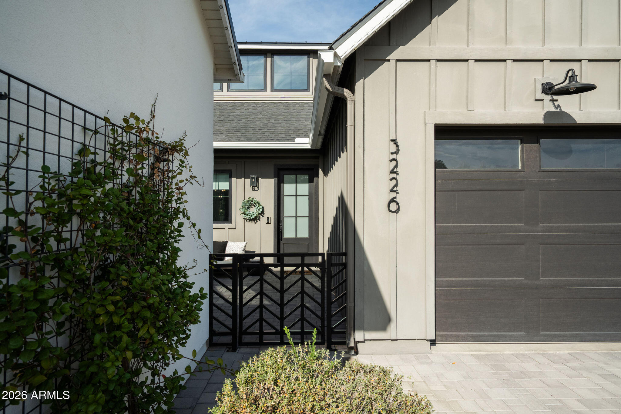 3226 E GLENROSA Avenue