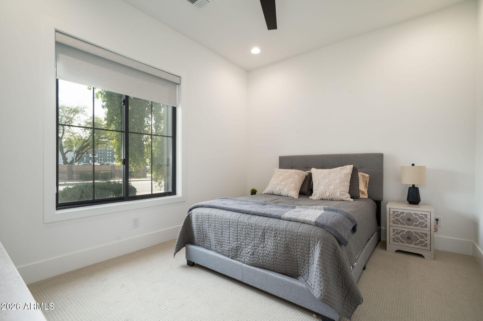 3226 E GLENROSA Avenue