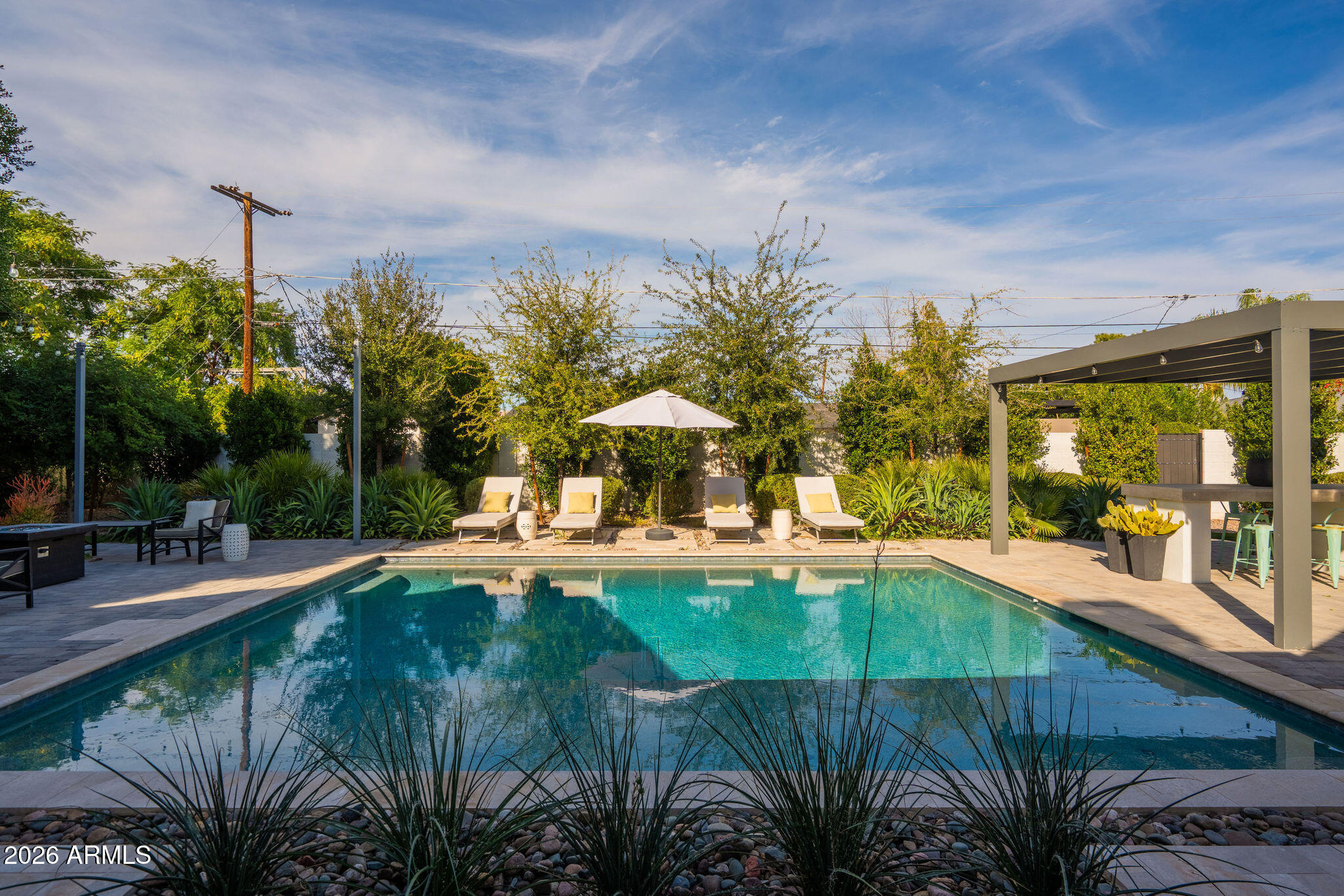 3226 E GLENROSA Avenue