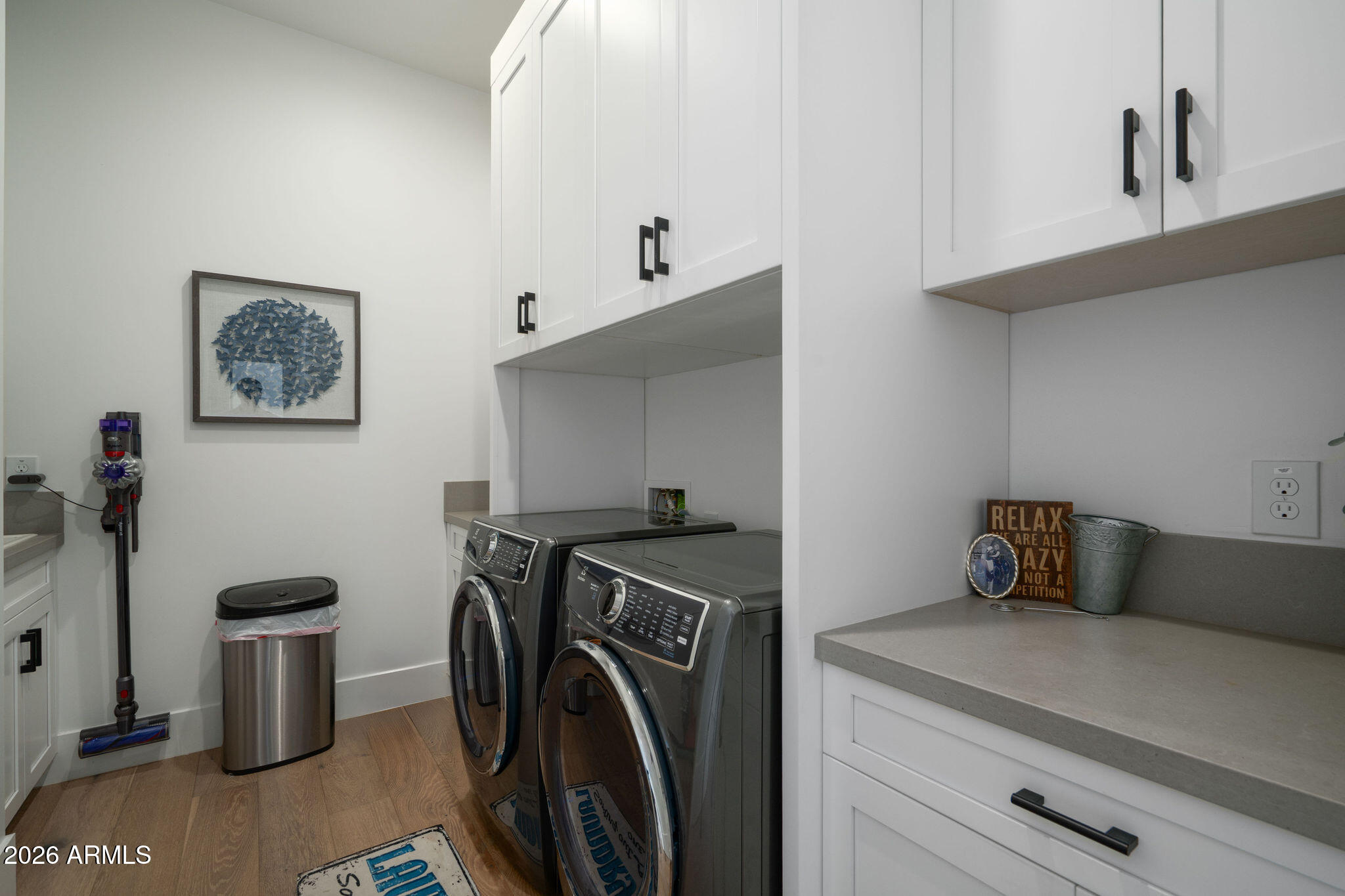 3226 E GLENROSA Avenue