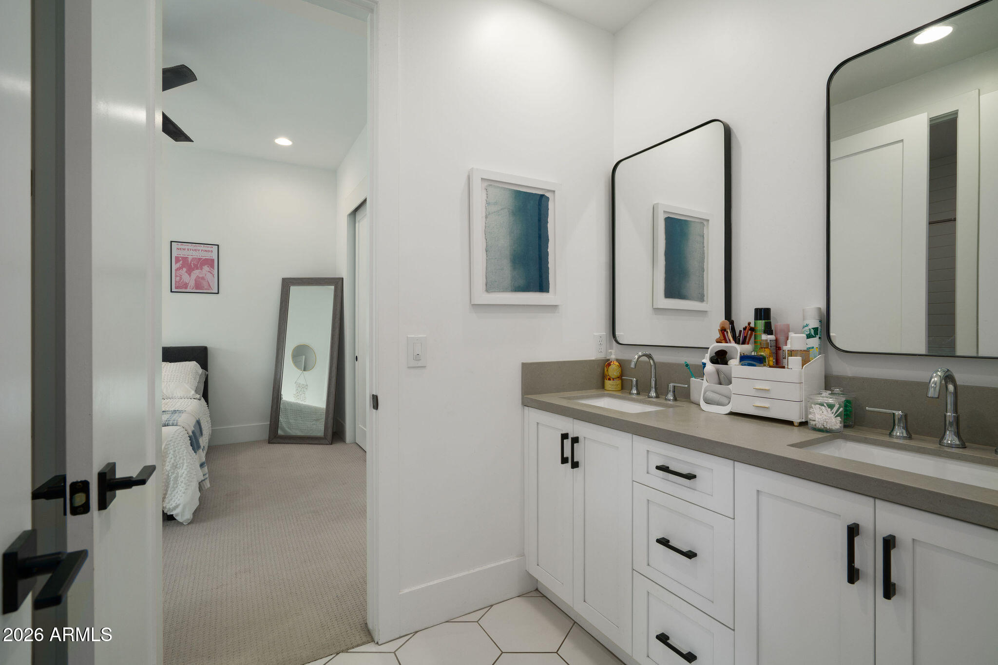 3226 E GLENROSA Avenue