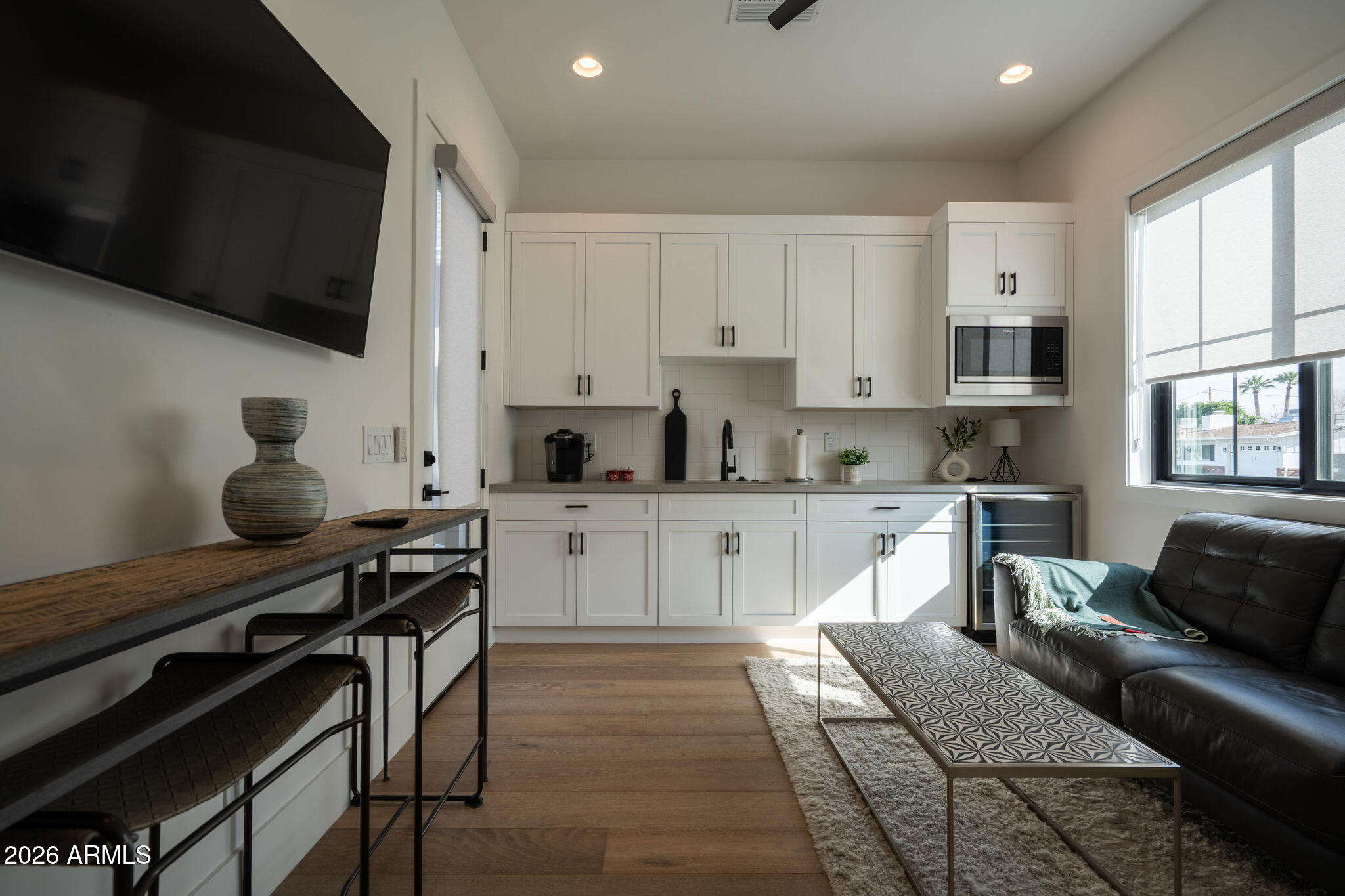 3226 E GLENROSA Avenue