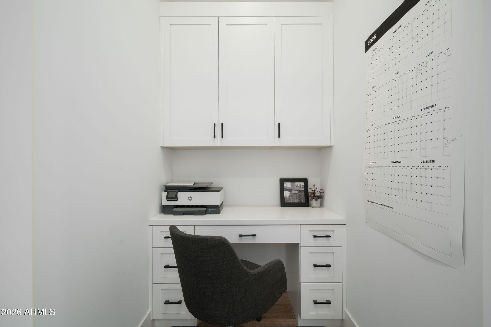 3226 E GLENROSA Avenue