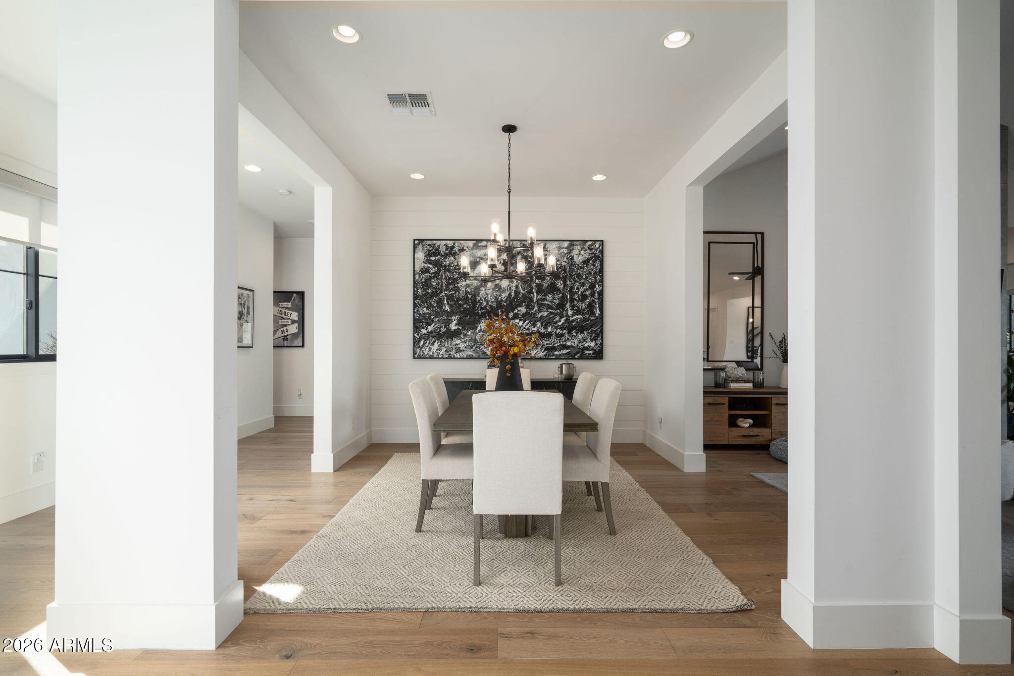 3226 E GLENROSA Avenue