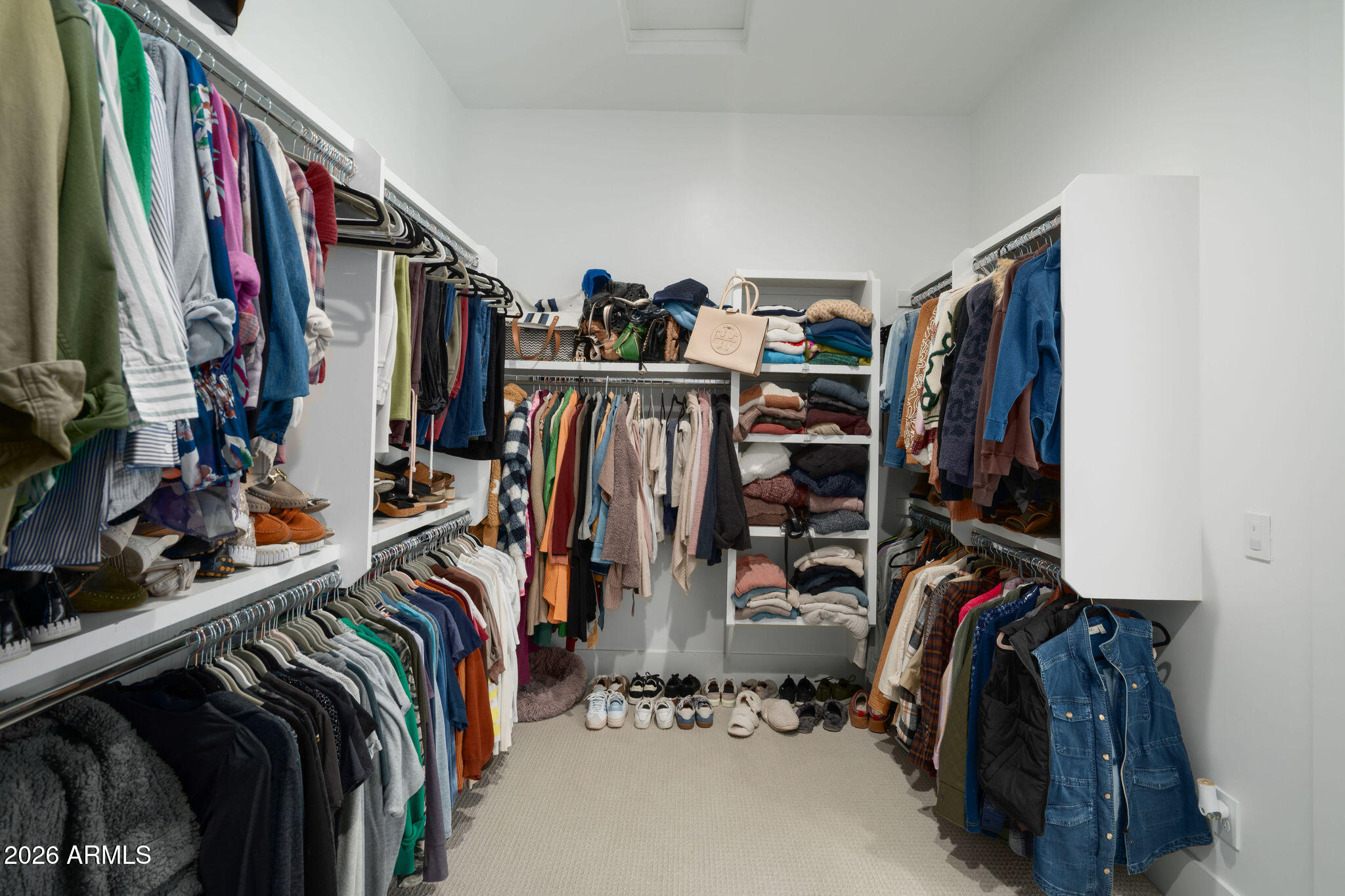 3226 E GLENROSA Avenue